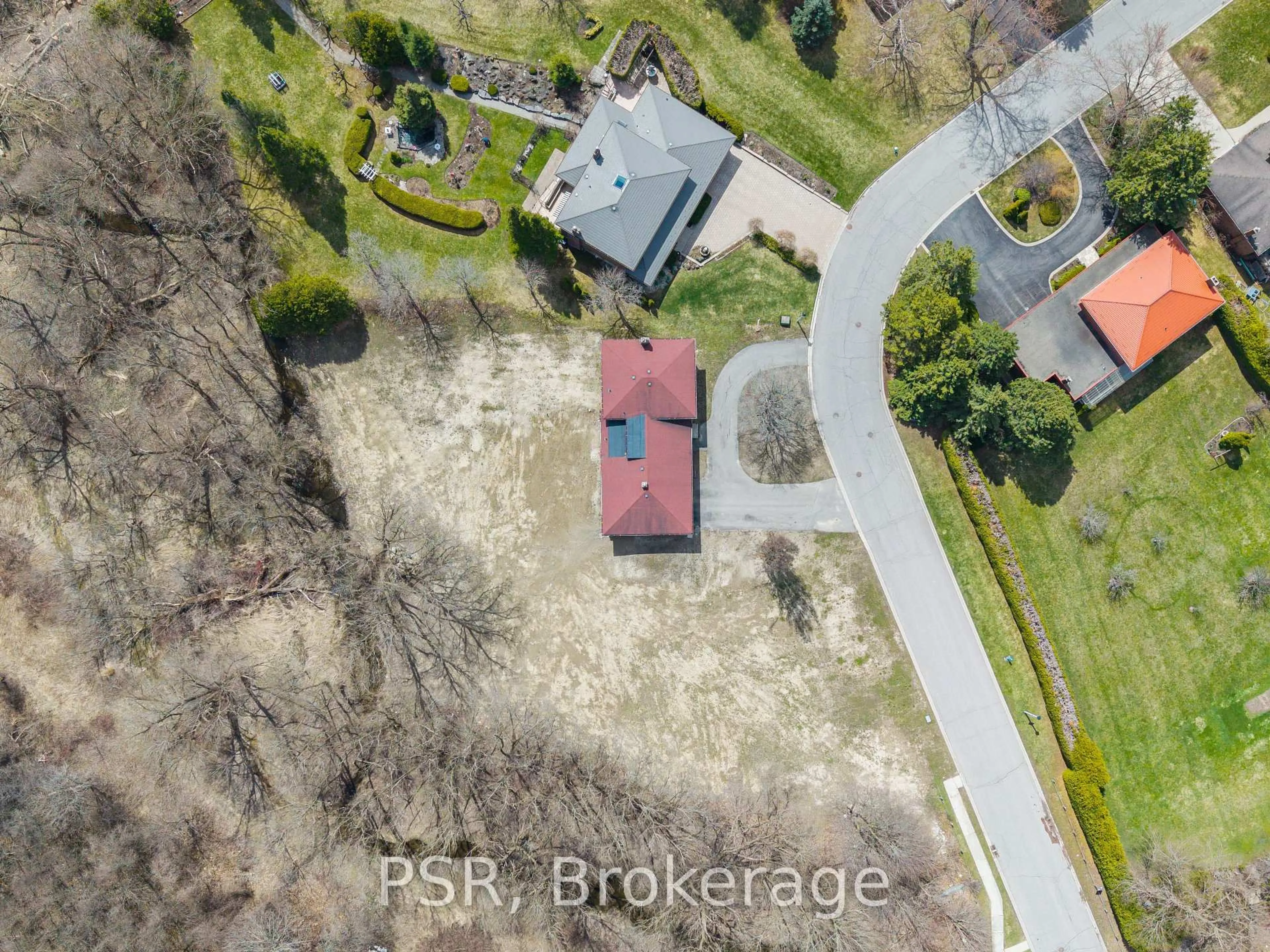 A pic from outside/outdoor area/front of a property/back of a property/a pic from drone, street for 155 Dennison St, King Ontario L7B 1B8