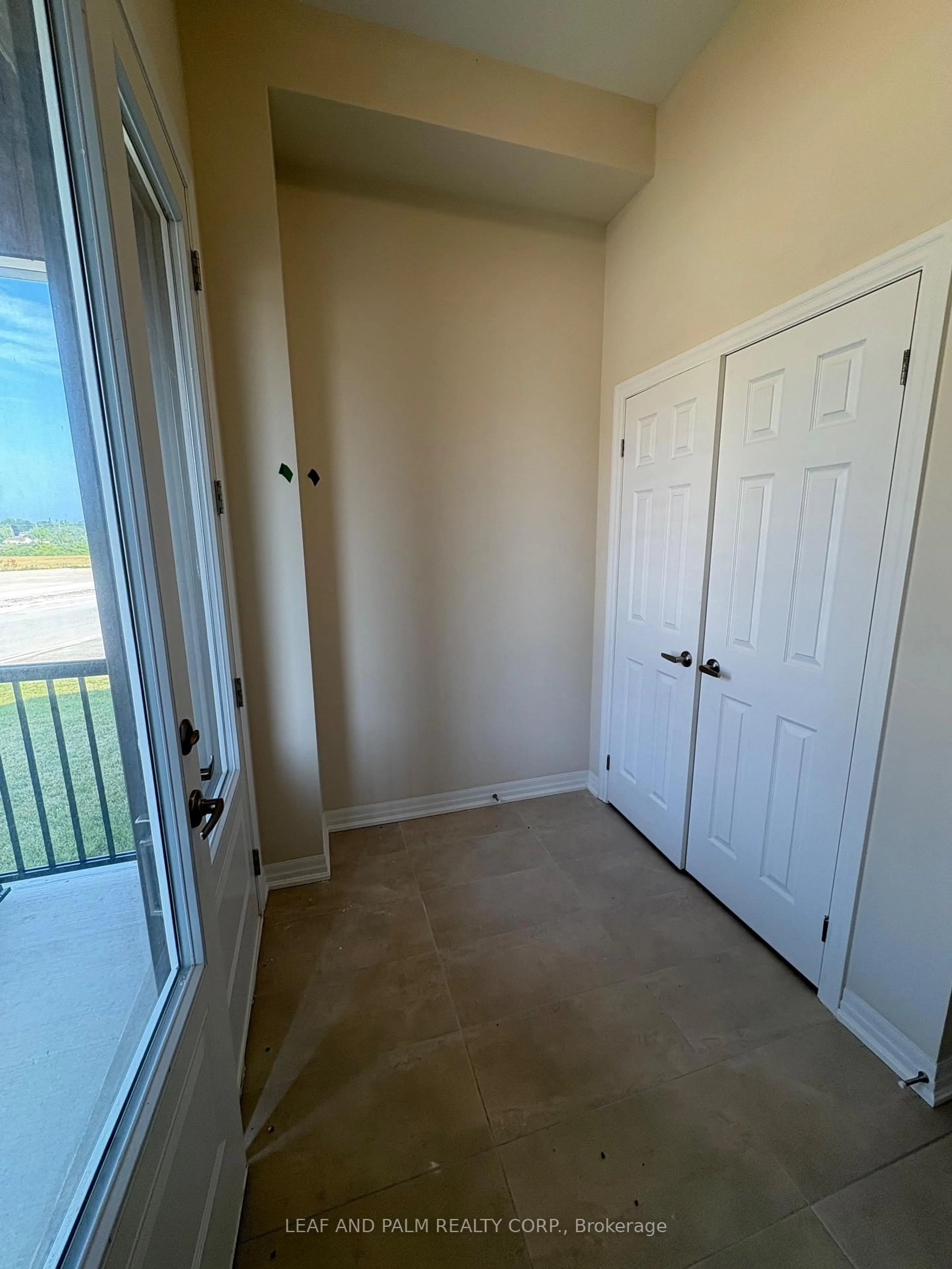 Indoor entryway for 42 Donald Ingram Cres, Georgina Ontario L4P 0S3