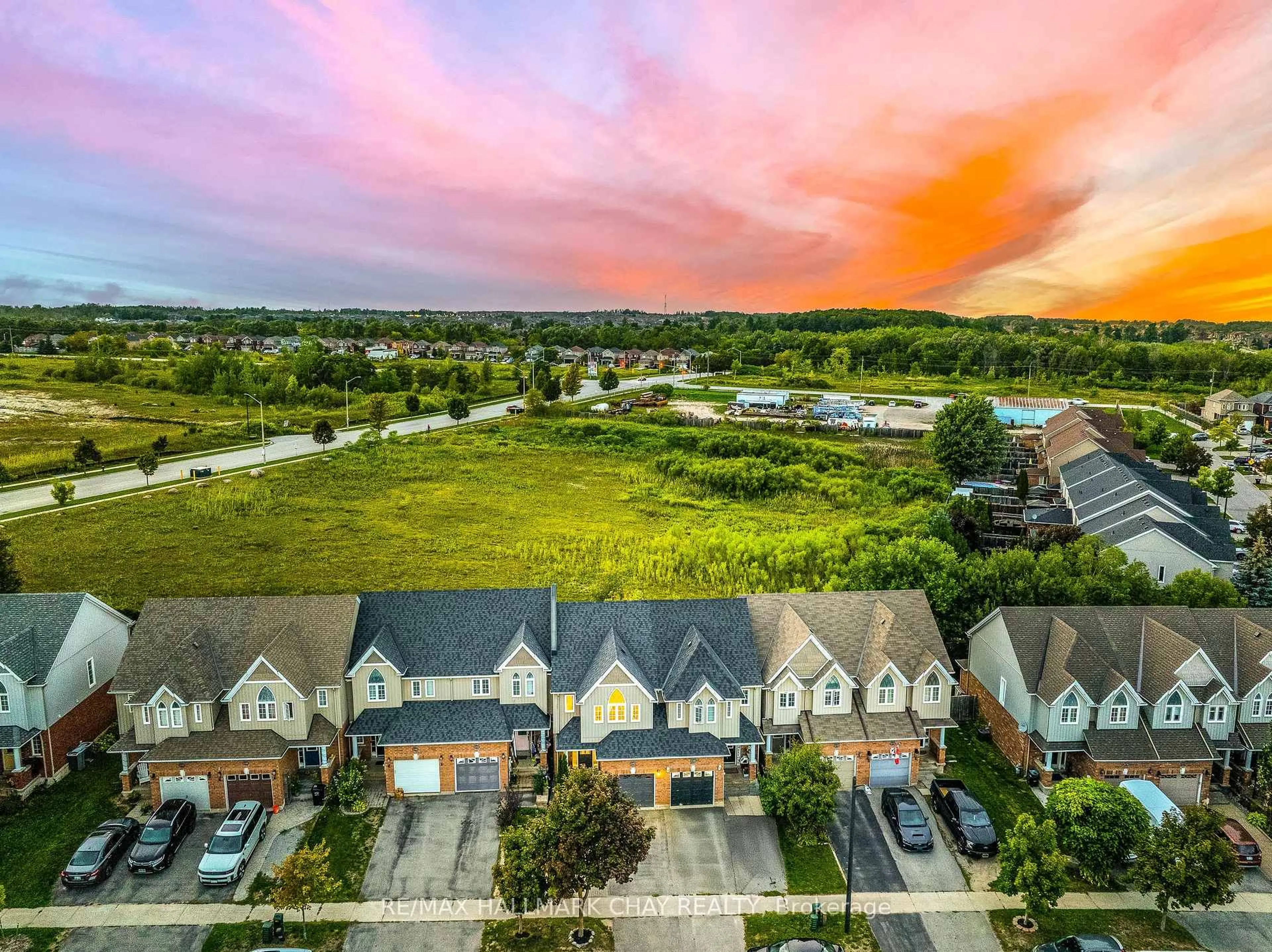 A pic from outside/outdoor area/front of a property/back of a property/a pic from drone, unknown for 1182 Booth Ave, Innisfil Ontario L9S 4W1