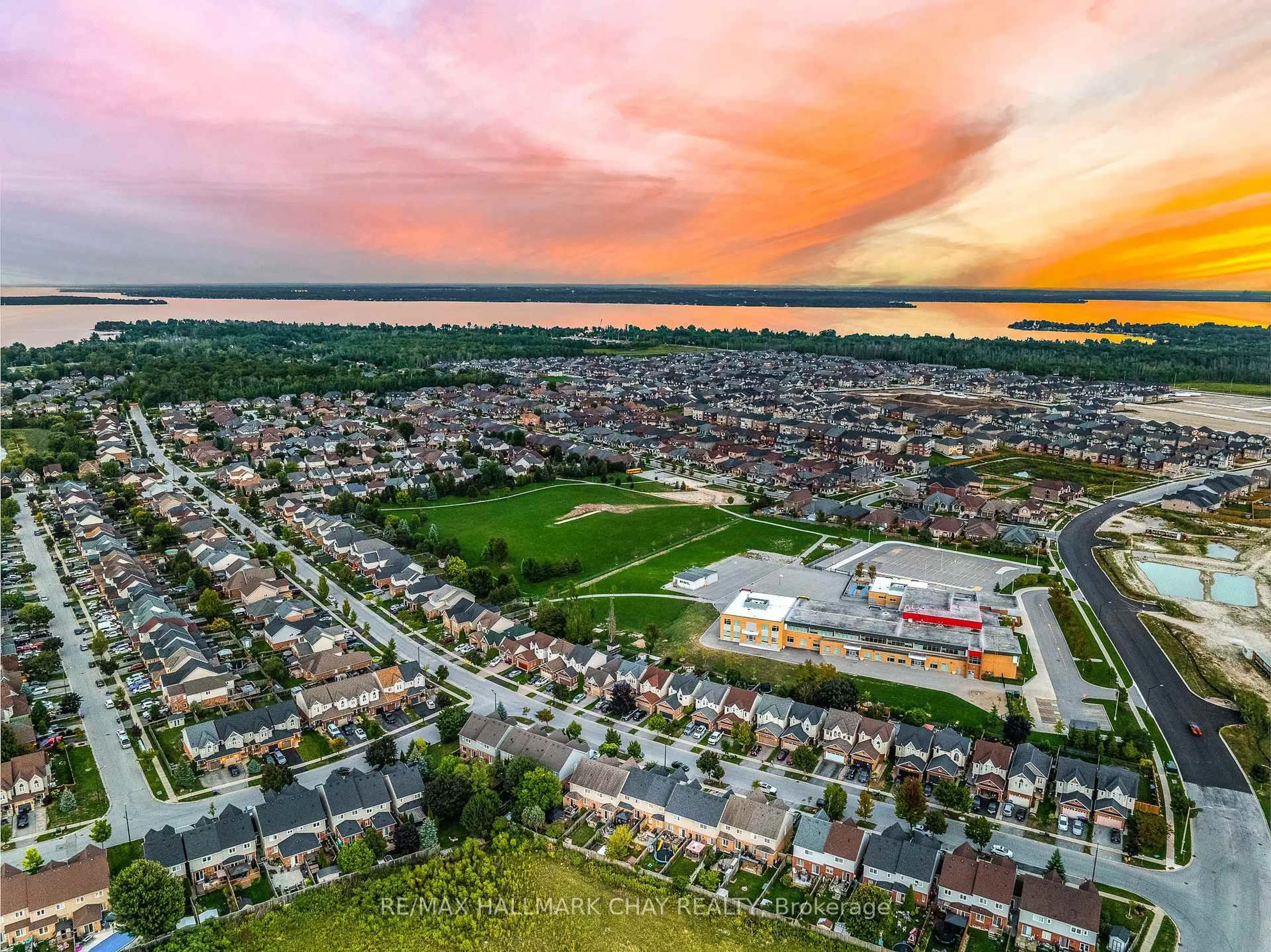 A pic from outside/outdoor area/front of a property/back of a property/a pic from drone, unknown for 1182 Booth Ave, Innisfil Ontario L9S 4W1
