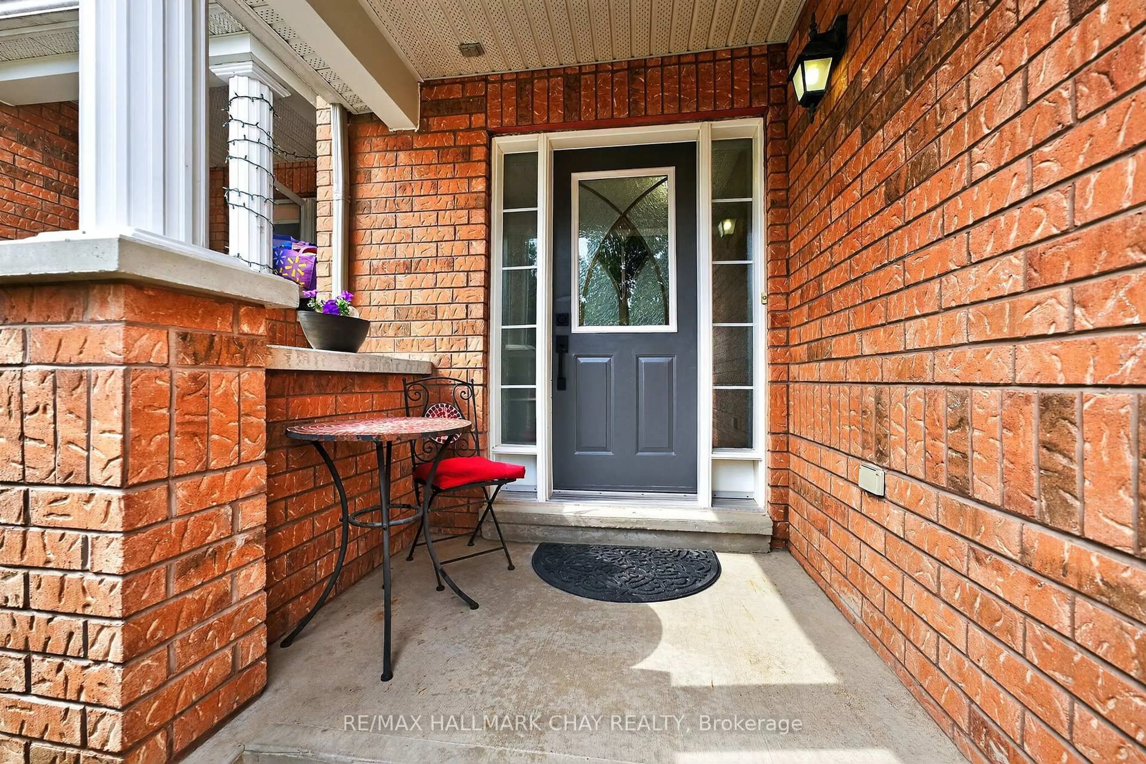 Indoor entryway for 1182 Booth Ave, Innisfil Ontario L9S 4W1
