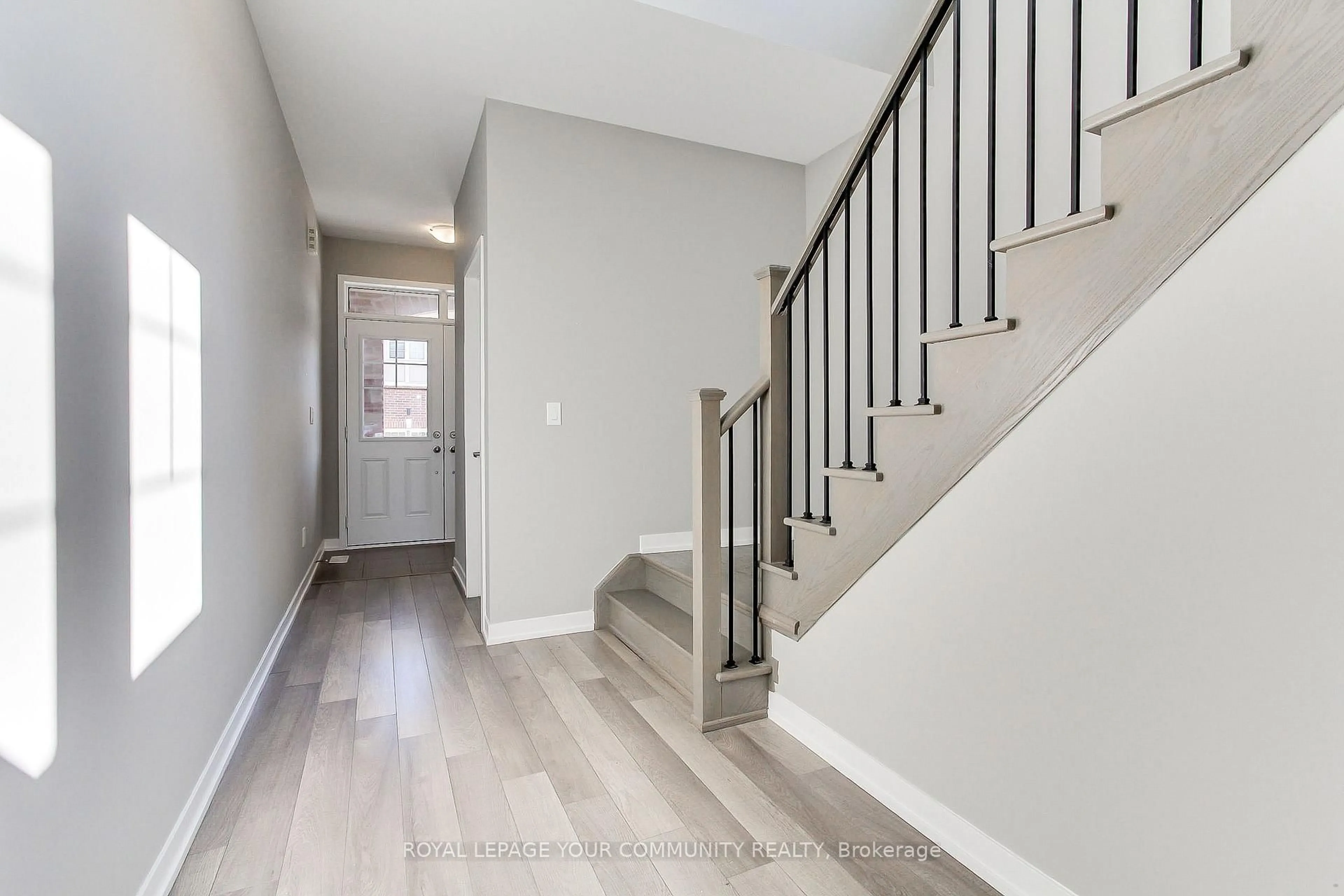 Unknown for 230 Bennett St, Newmarket Ontario L3X 0M1