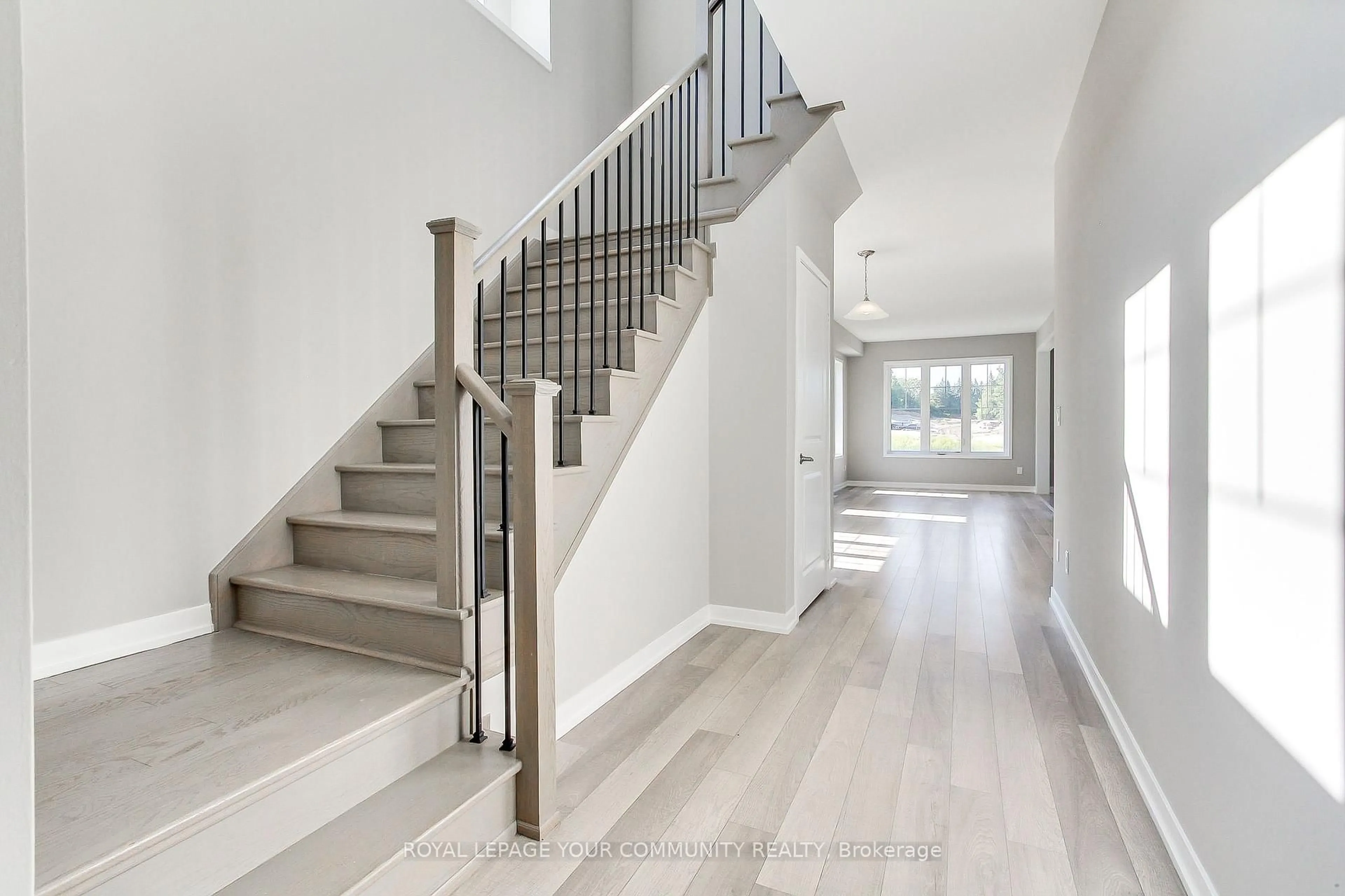 Stairs for 230 Bennett St, Newmarket Ontario L3X 0M1