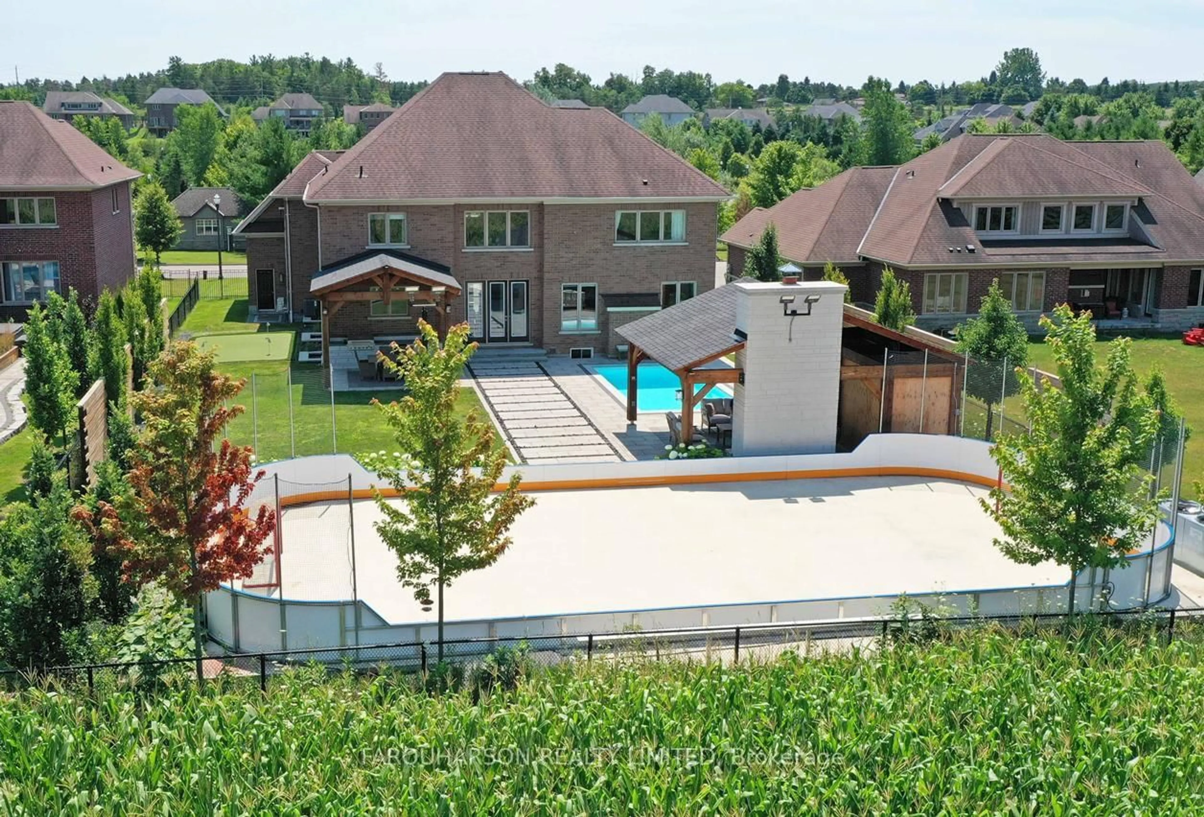 A pic from outside/outdoor area/front of a property/back of a property/a pic from drone, unknown for 28 Wyndance Way, Uxbridge Ontario L9P 0B8