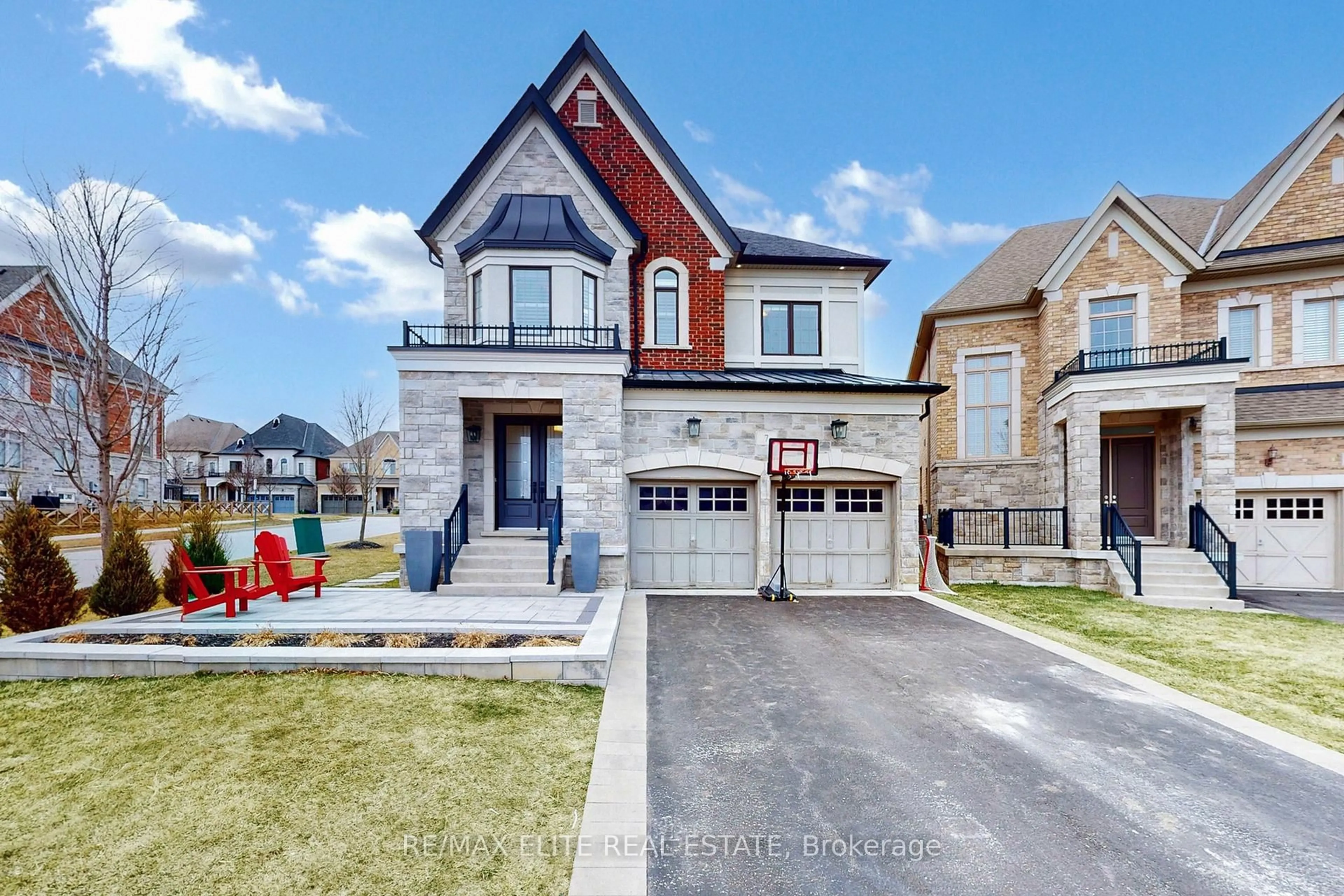 Home with brick exterior material, street for 7 Colyton Crt, Aurora Ontario L4G 6Z6