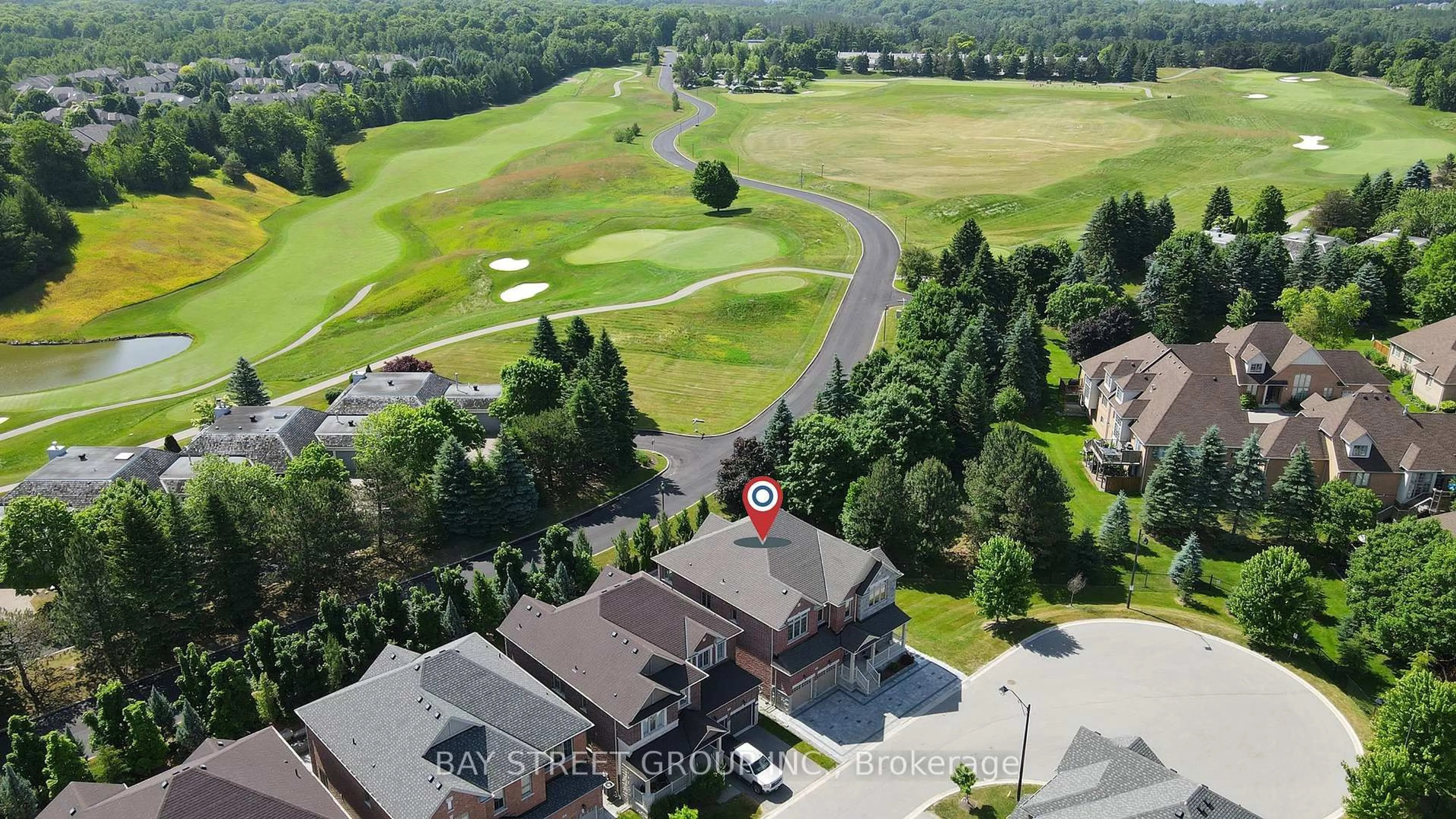 A pic from outside/outdoor area/front of a property/back of a property/a pic from drone, unknown for 96 Match Point Crt, Aurora Ontario L4G 3J1