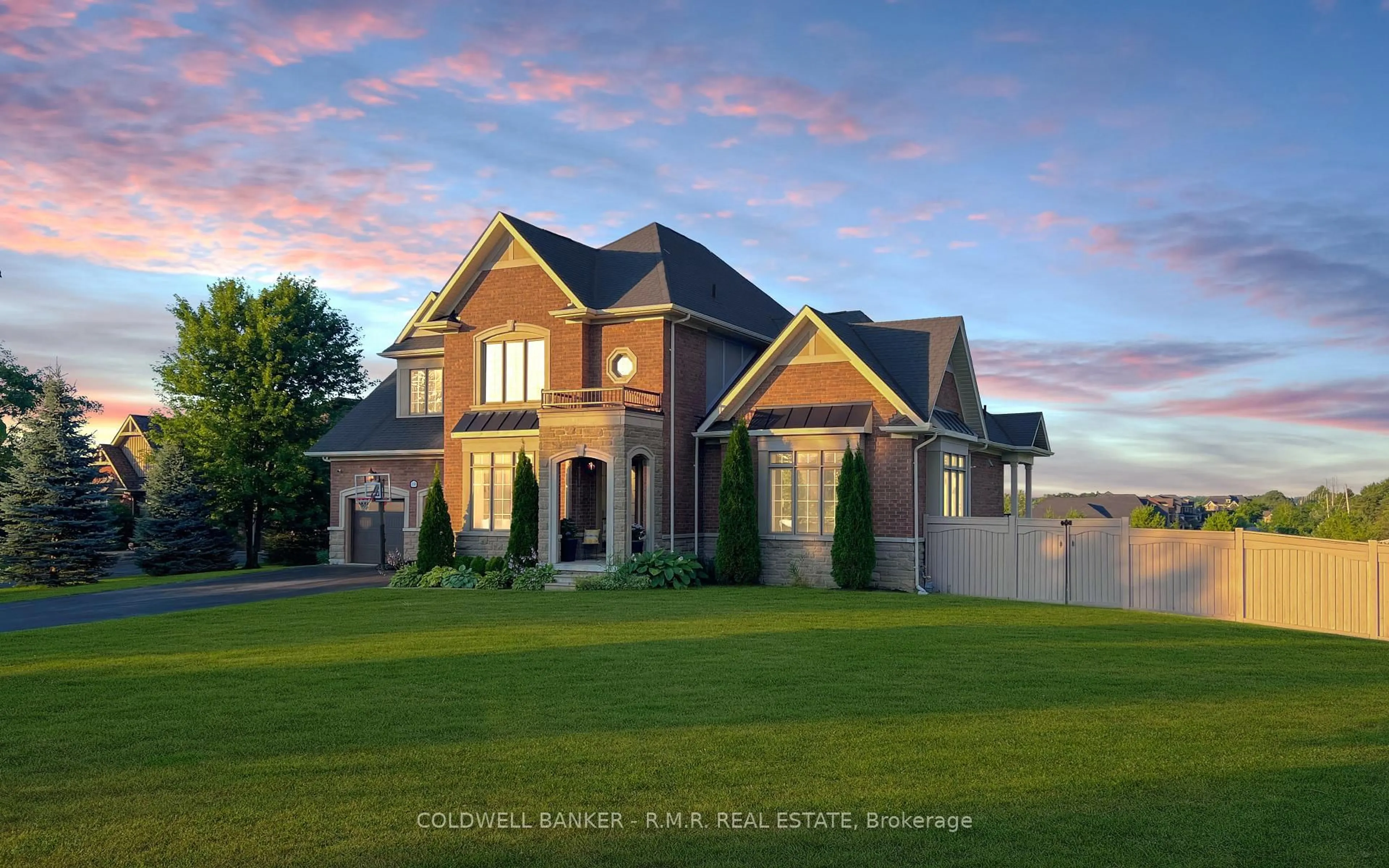 Home with brick exterior material, building for 61-19 Forestgreen Dr, Uxbridge Ontario L9P 0B8