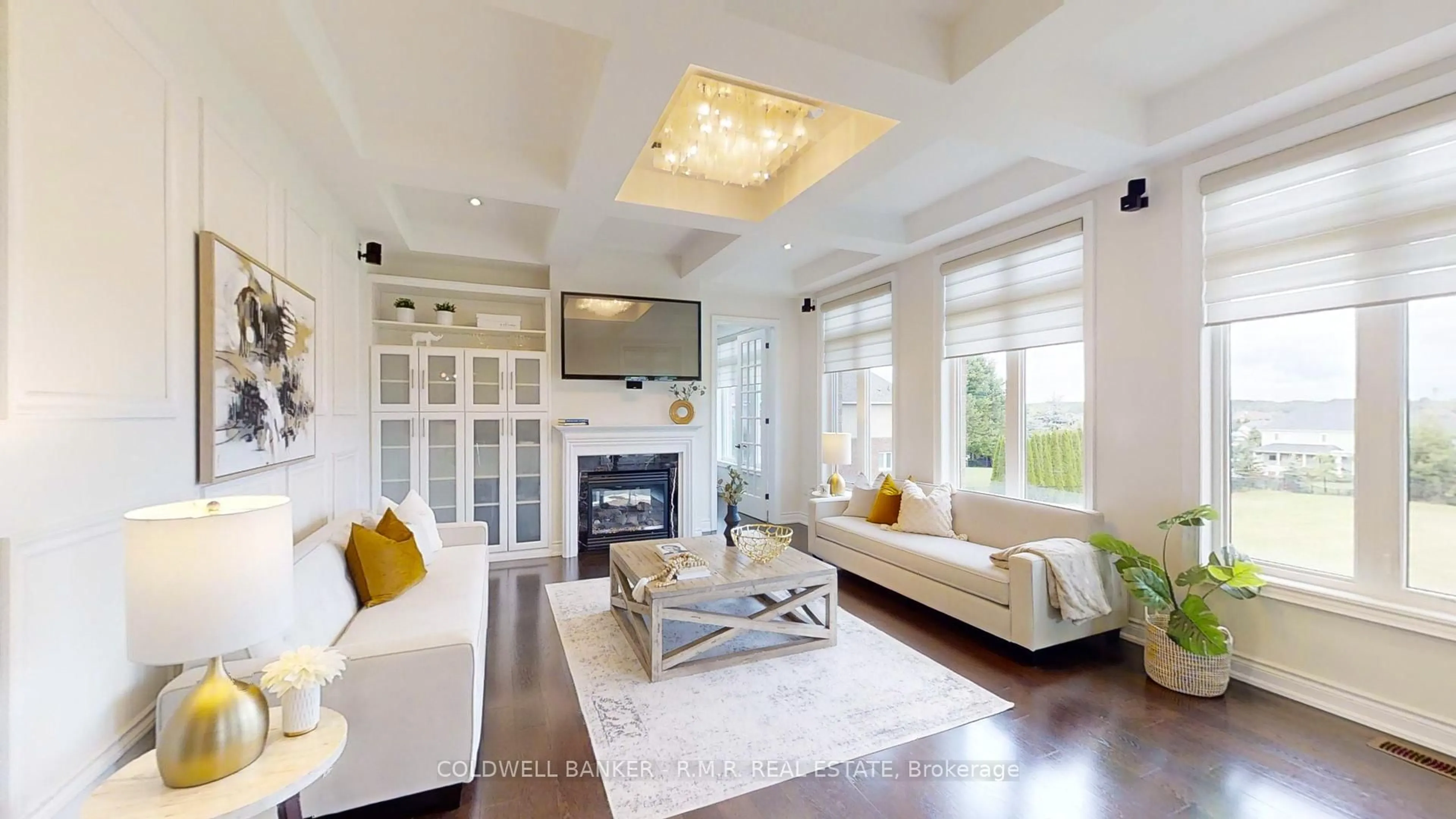 Living room with furniture, unknown for 61-19 Forestgreen Dr, Uxbridge Ontario L9P 0B8