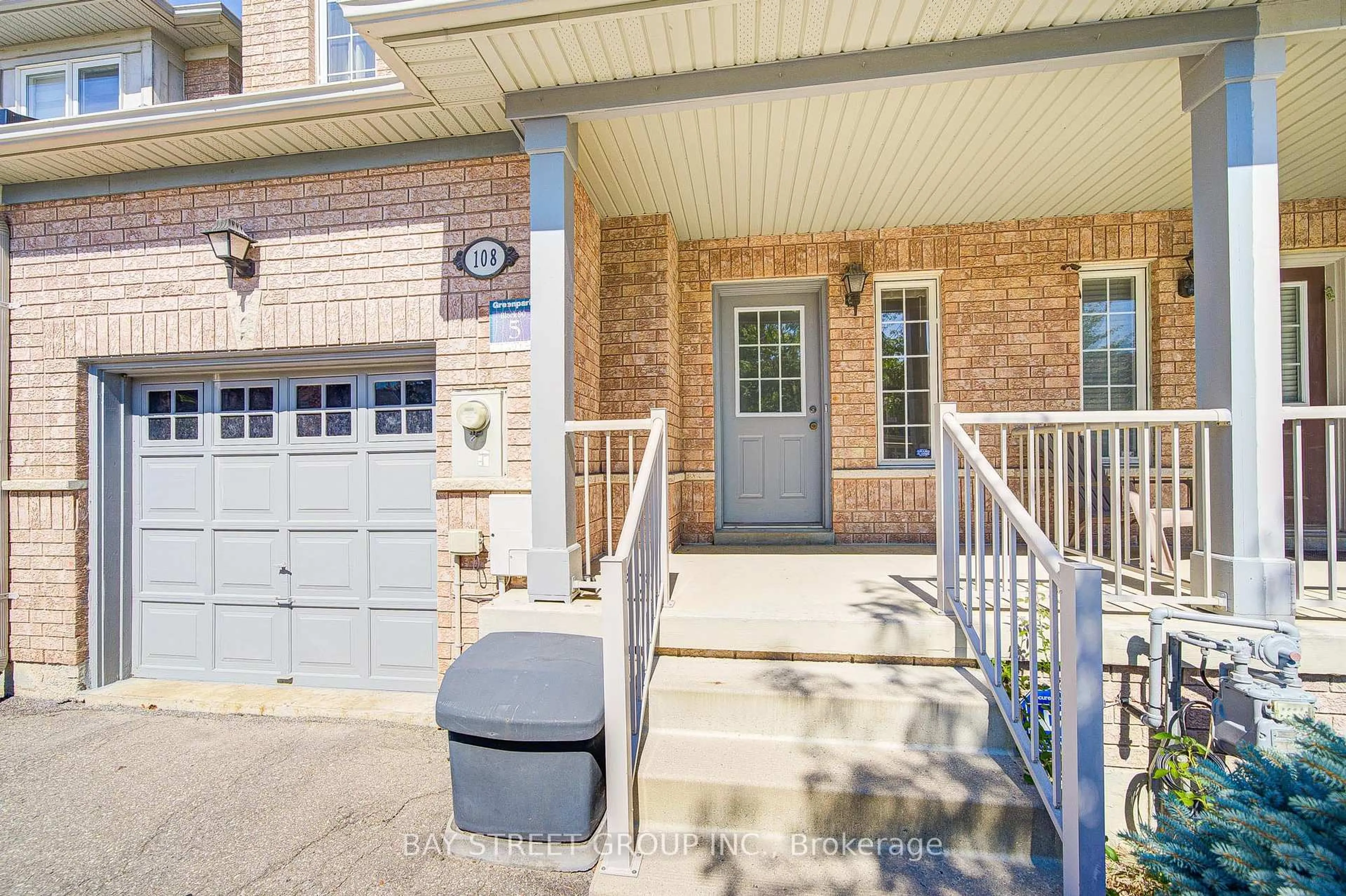 Unknown for 108 Rideau Dr, Richmond Hill Ontario L4B 4P1