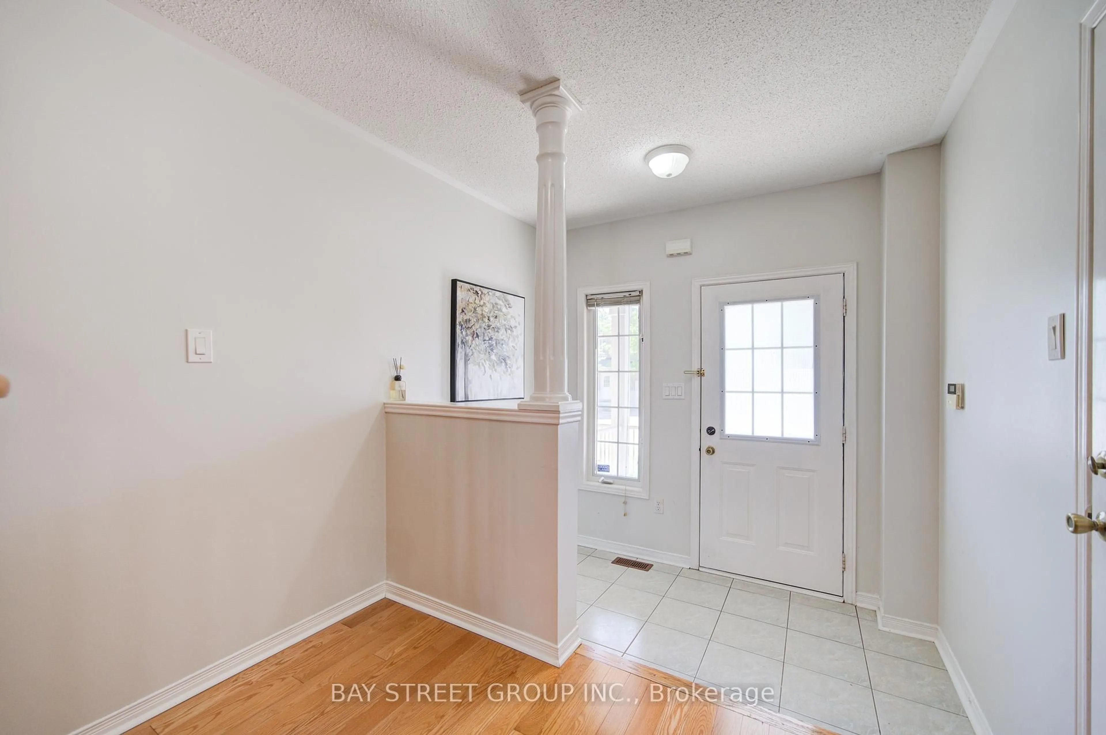Indoor entryway for 108 Rideau Dr, Richmond Hill Ontario L4B 4P1