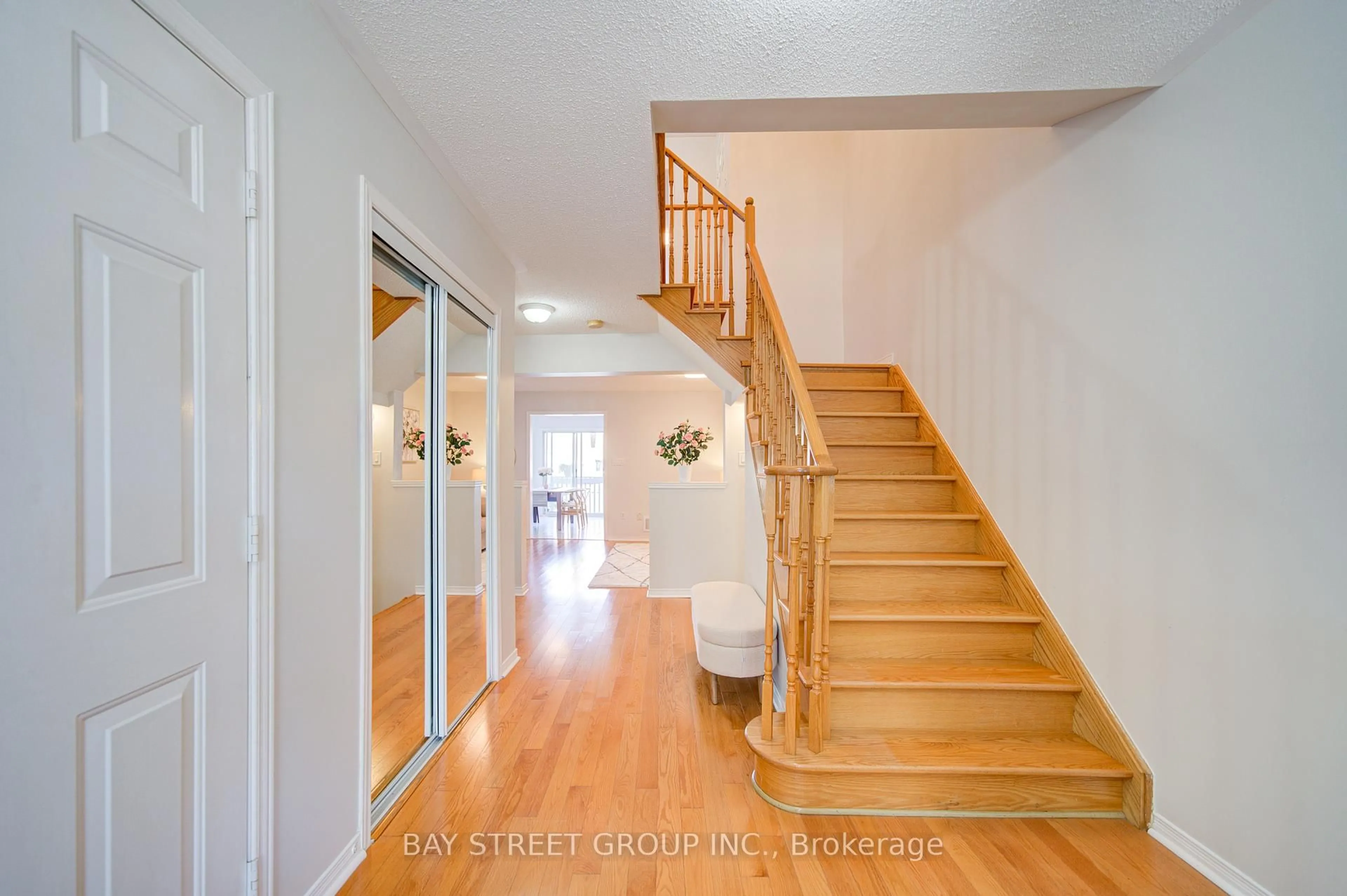 Indoor entryway for 108 Rideau Dr, Richmond Hill Ontario L4B 4P1