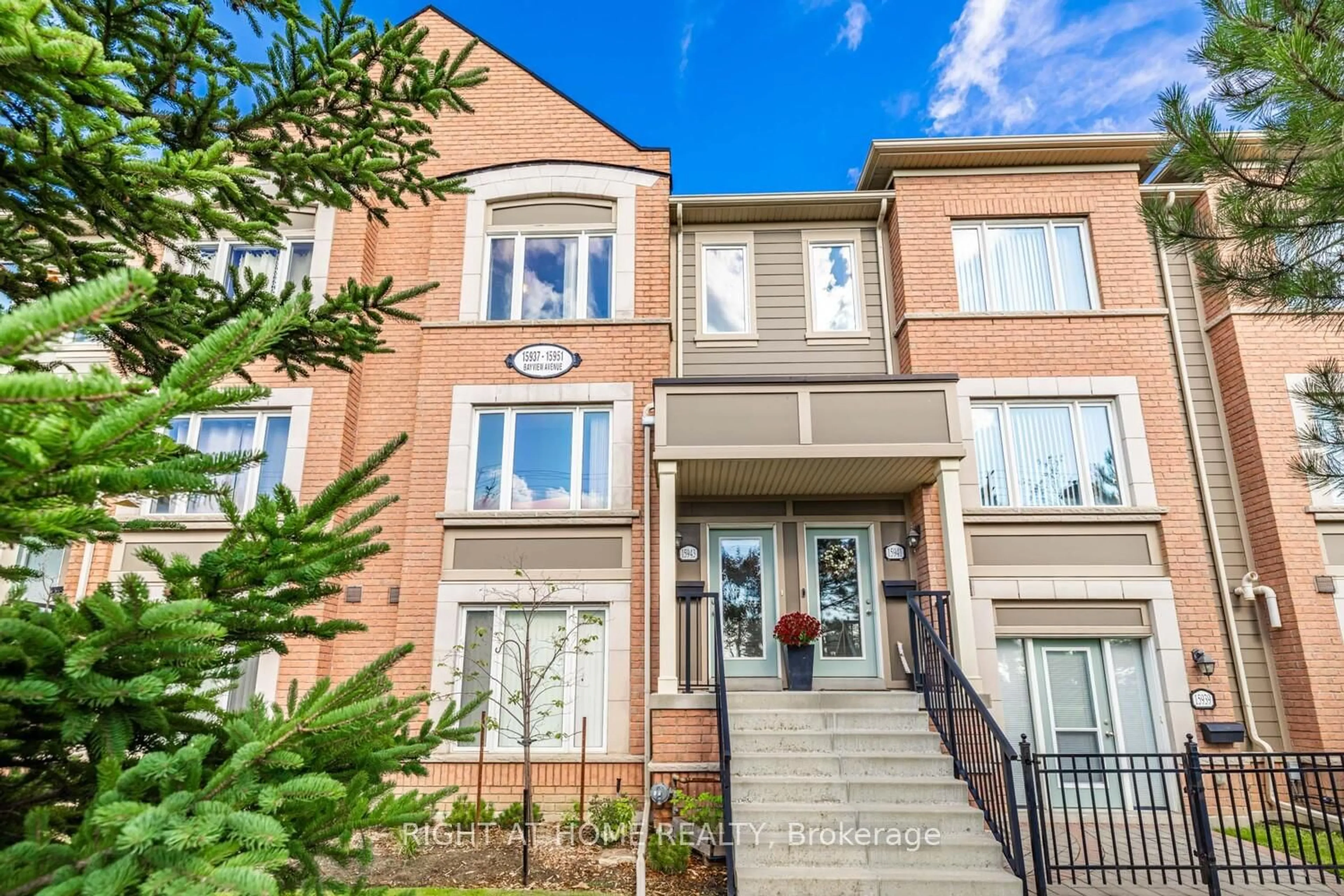 Home with brick exterior material, street for 15943 Bayview Ave #9, Aurora Ontario L4G 0S3
