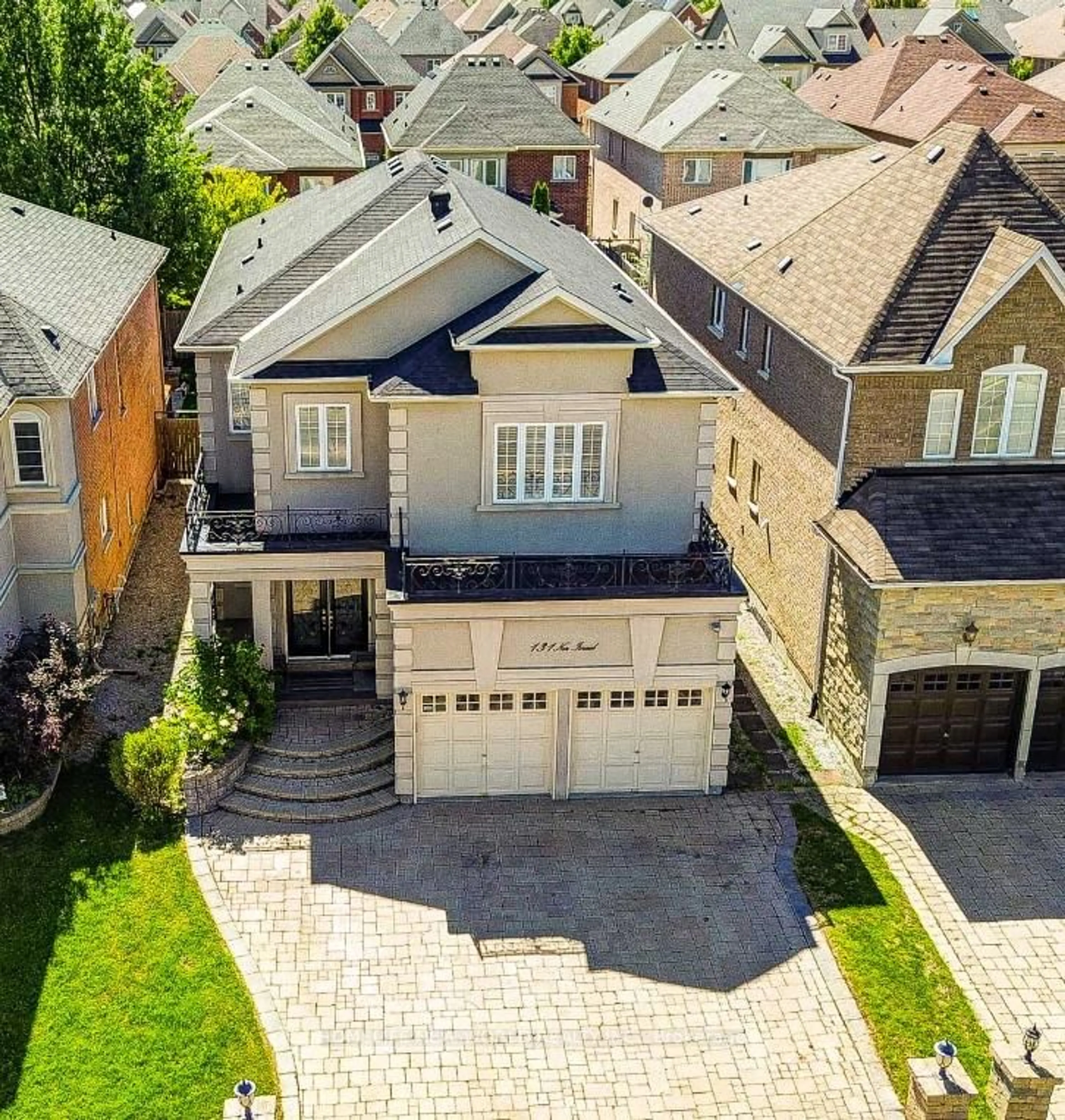 A pic from outside/outdoor area/front of a property/back of a property/a pic from drone, street for 131 Ner Israel Dr, Vaughan Ontario L4J 9L1