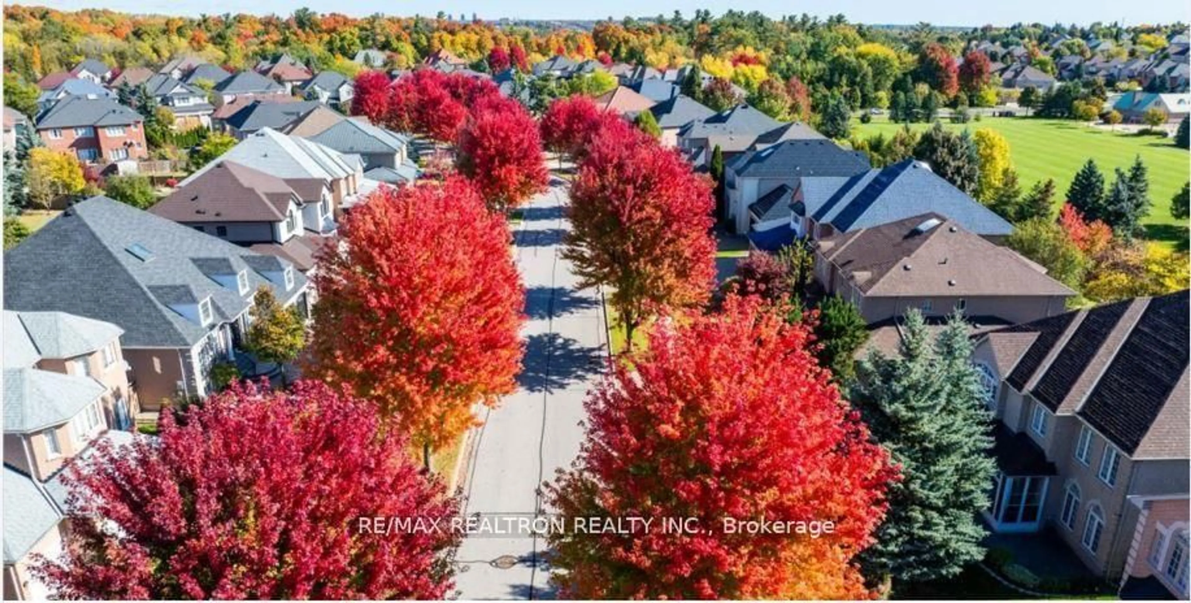 A pic from outside/outdoor area/front of a property/back of a property/a pic from drone, street for 6 Renberg Dr, Markham Ontario L6C 1Y5
