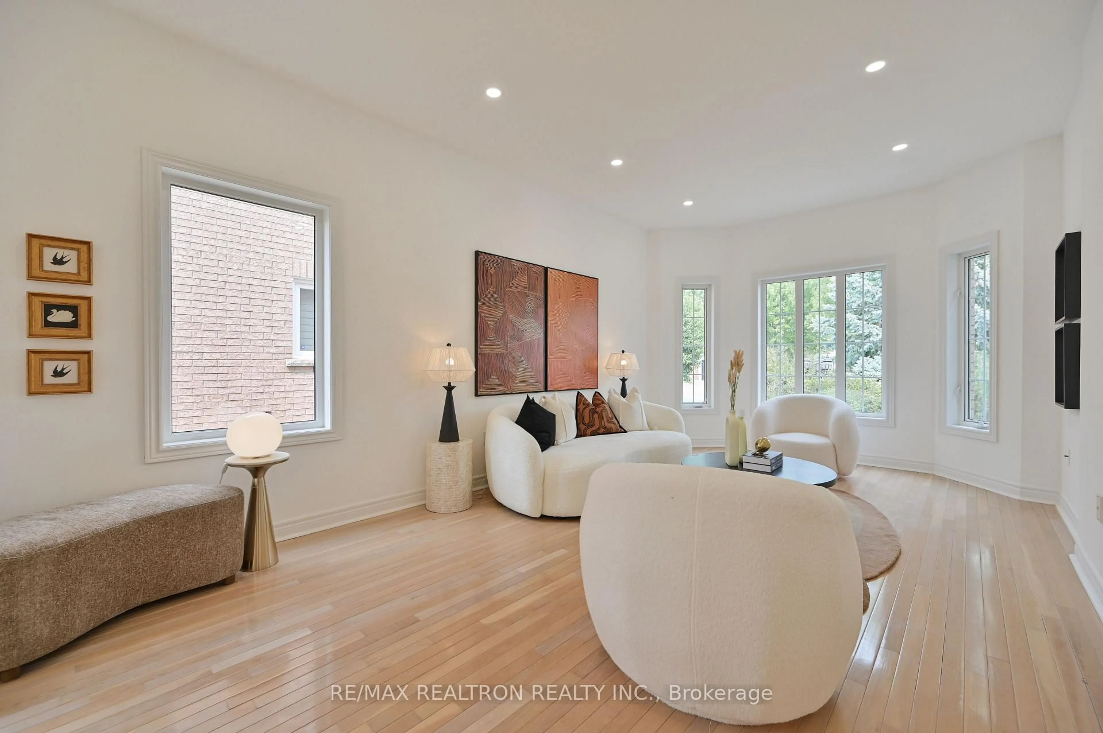 Living room with furniture, unknown for 6 Renberg Dr, Markham Ontario L6C 1Y5