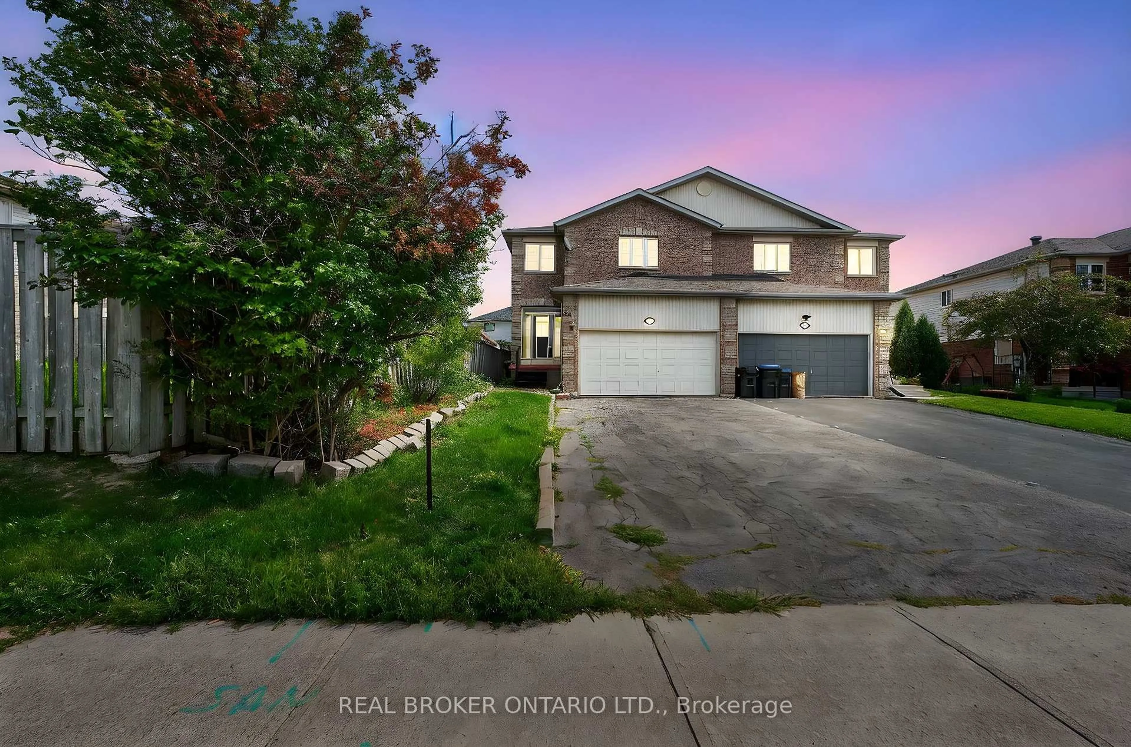 A pic from outside/outdoor area/front of a property/back of a property/a pic from drone, street for 201 Professor Day Dr, Bradford West Gwillimbury Ontario L3Z 2Z1