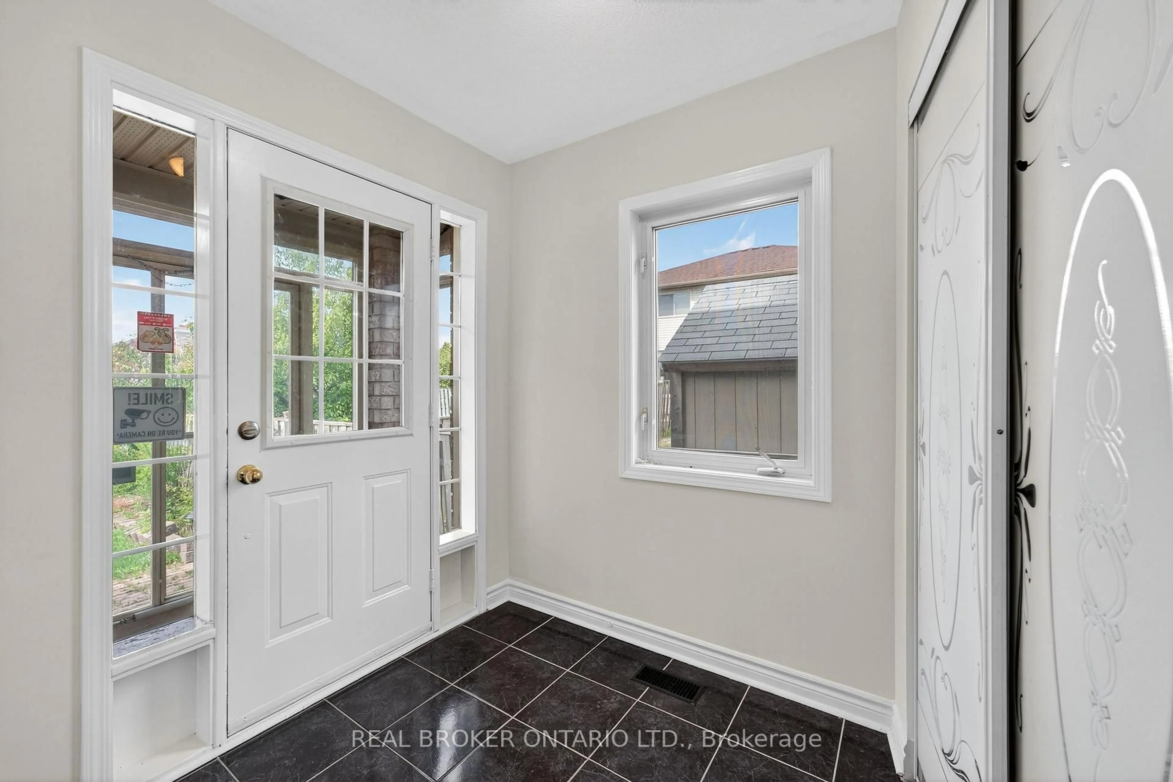 Indoor entryway for 201 Professor Day Dr, Bradford West Gwillimbury Ontario L3Z 2Z1