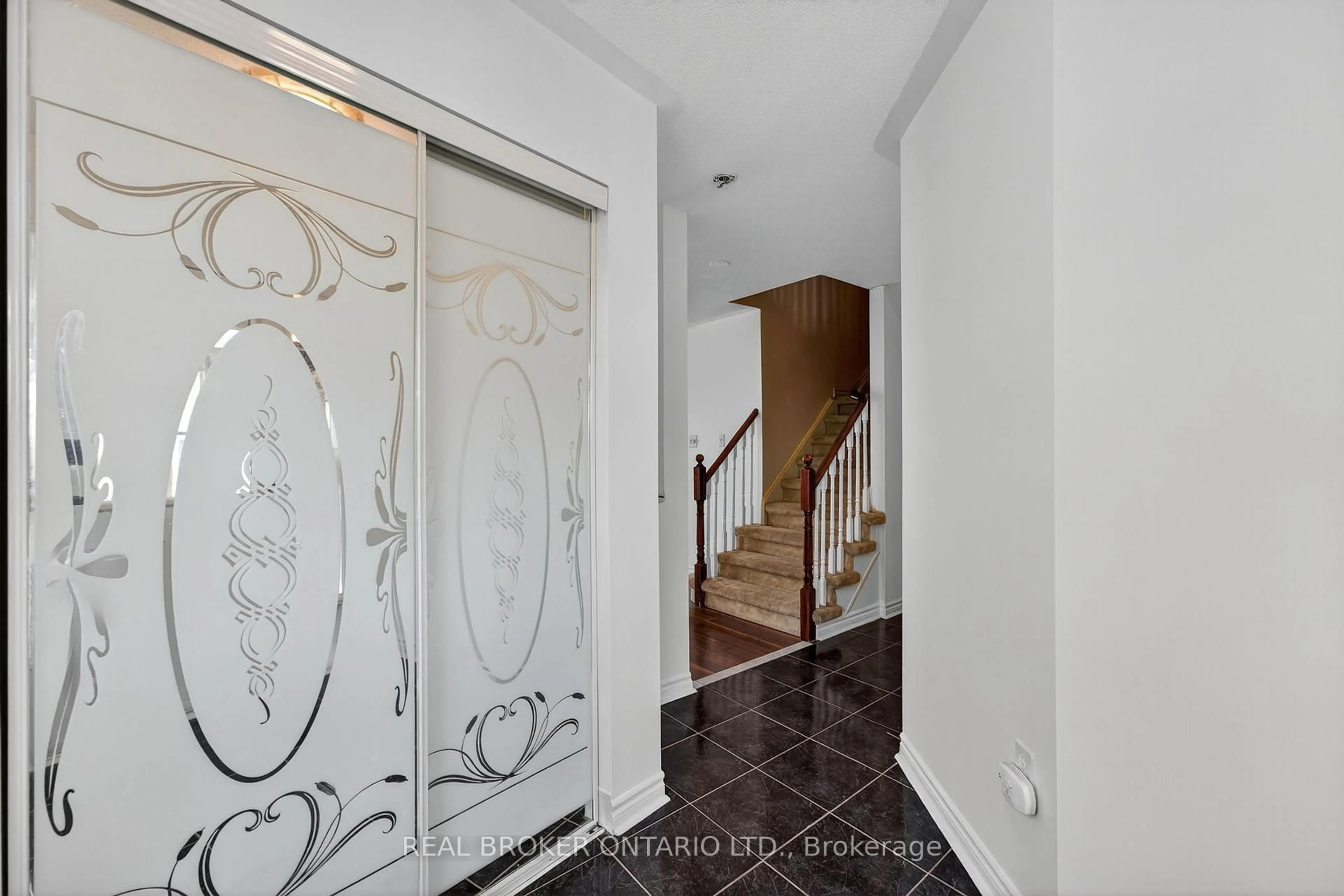 Indoor entryway for 201 Professor Day Dr, Bradford West Gwillimbury Ontario L3Z 2Z1