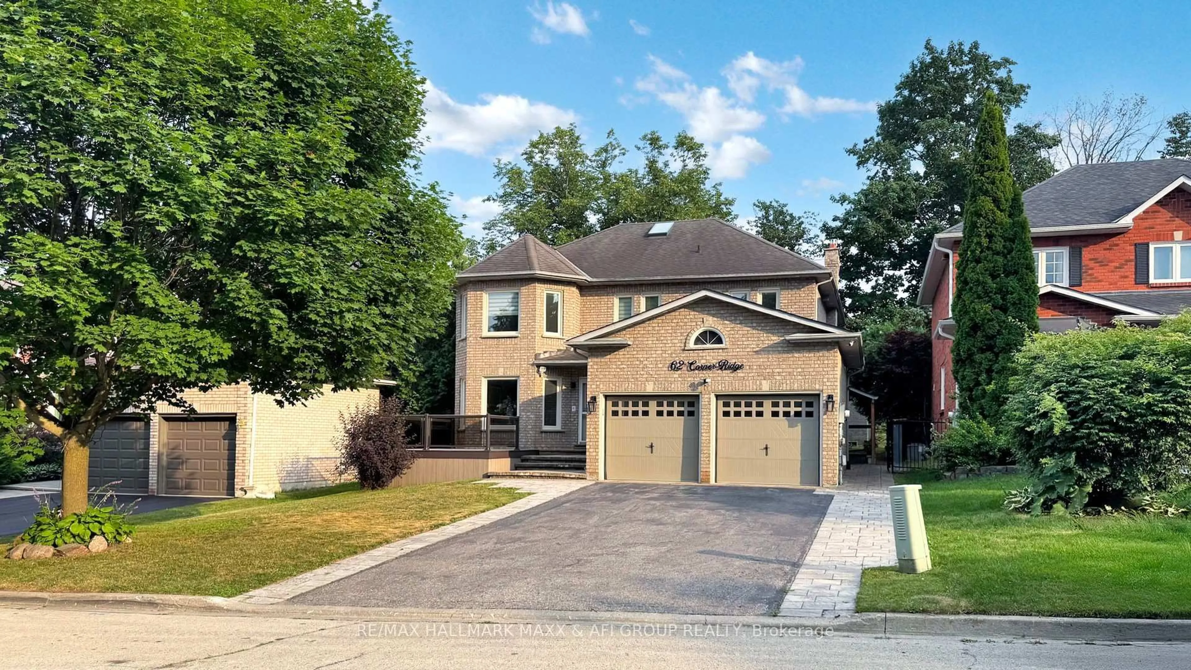 Home with brick exterior material, street for 62 Corner Ridge Rd, Aurora Ontario L4G 6L3