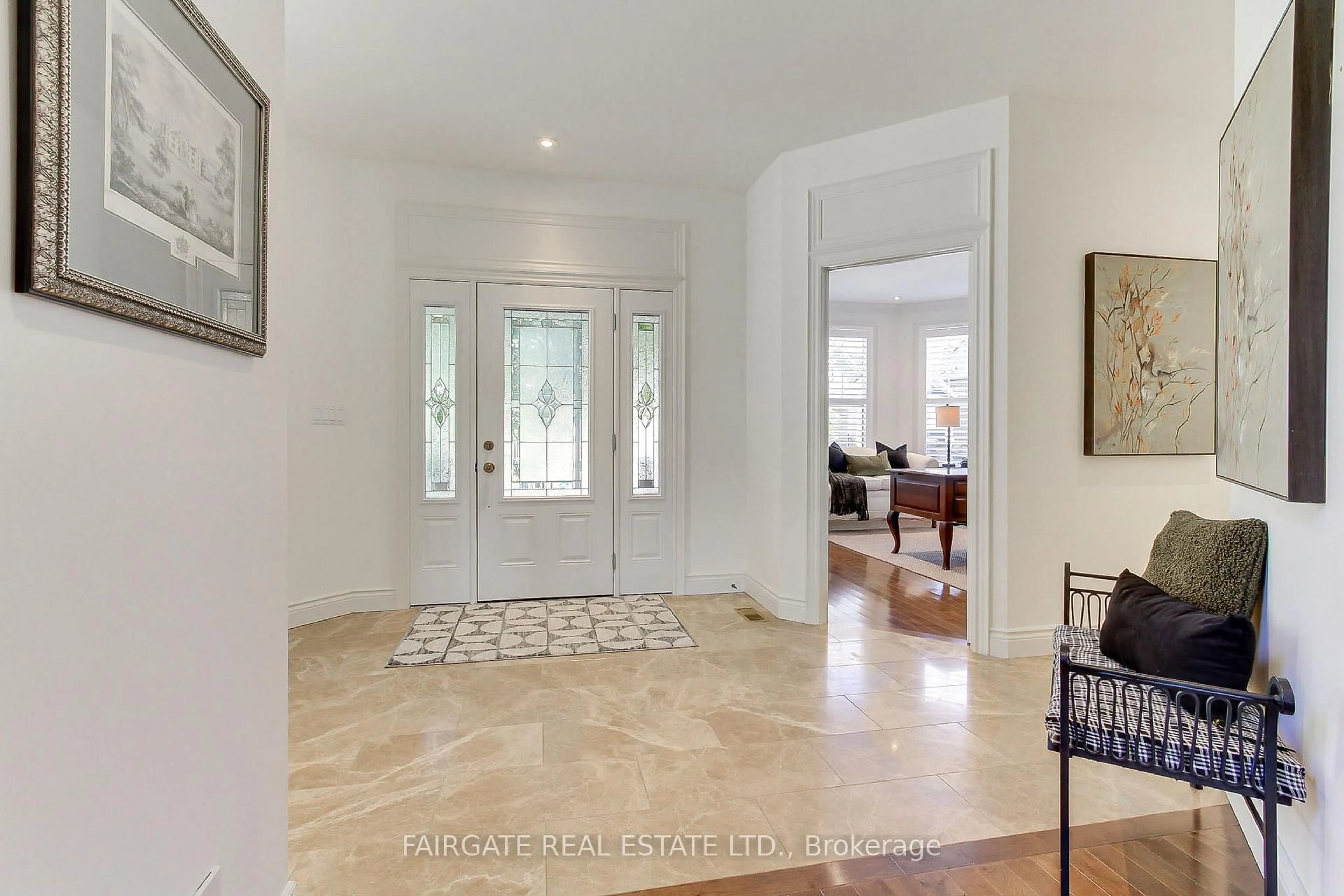 Indoor foyer for 134 Church St, Whitchurch-Stouffville Ontario L4A 4T8