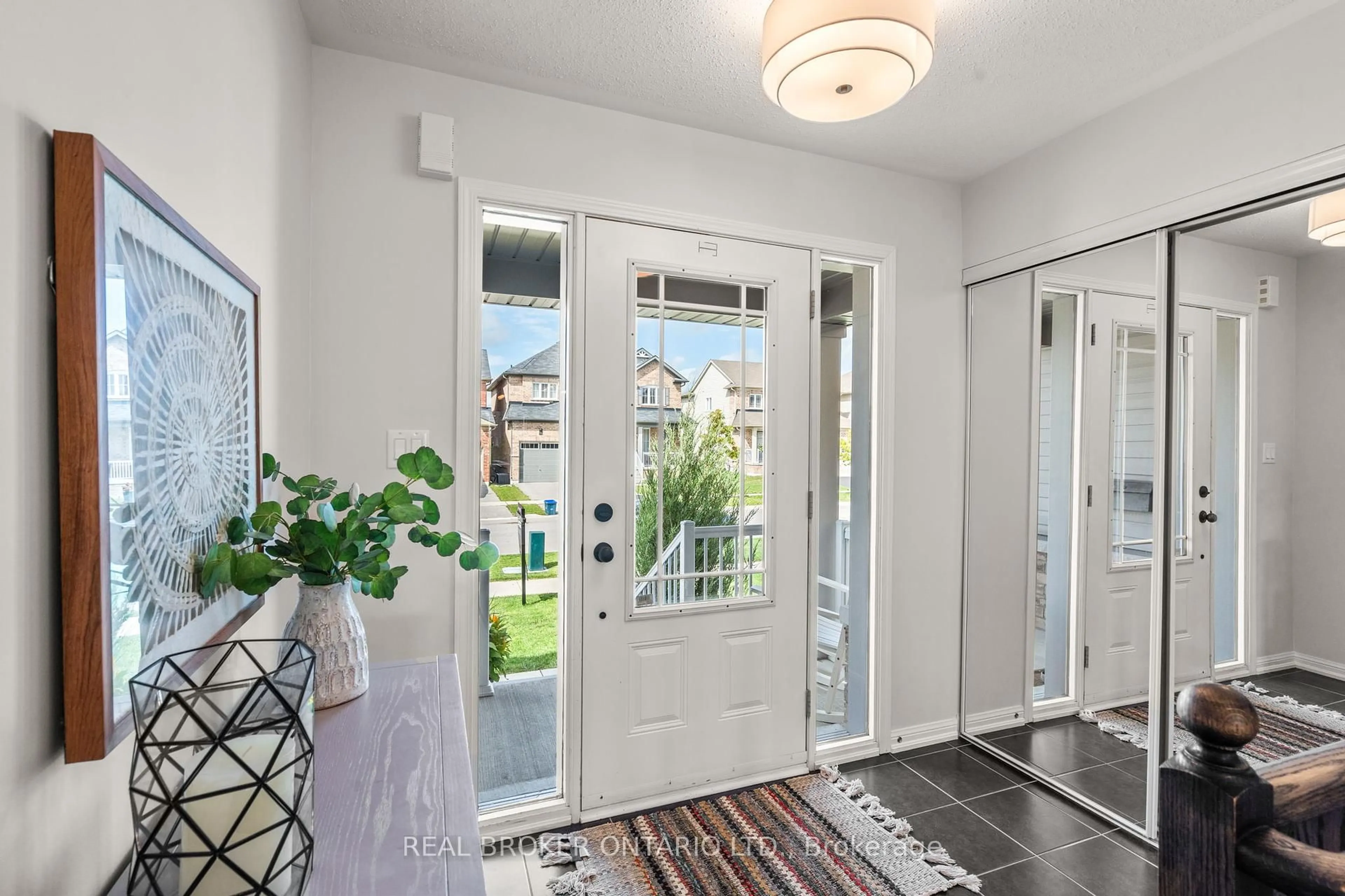 Indoor entryway for 5 Don Hadden Cres, Brock Ontario L0C 1H0
