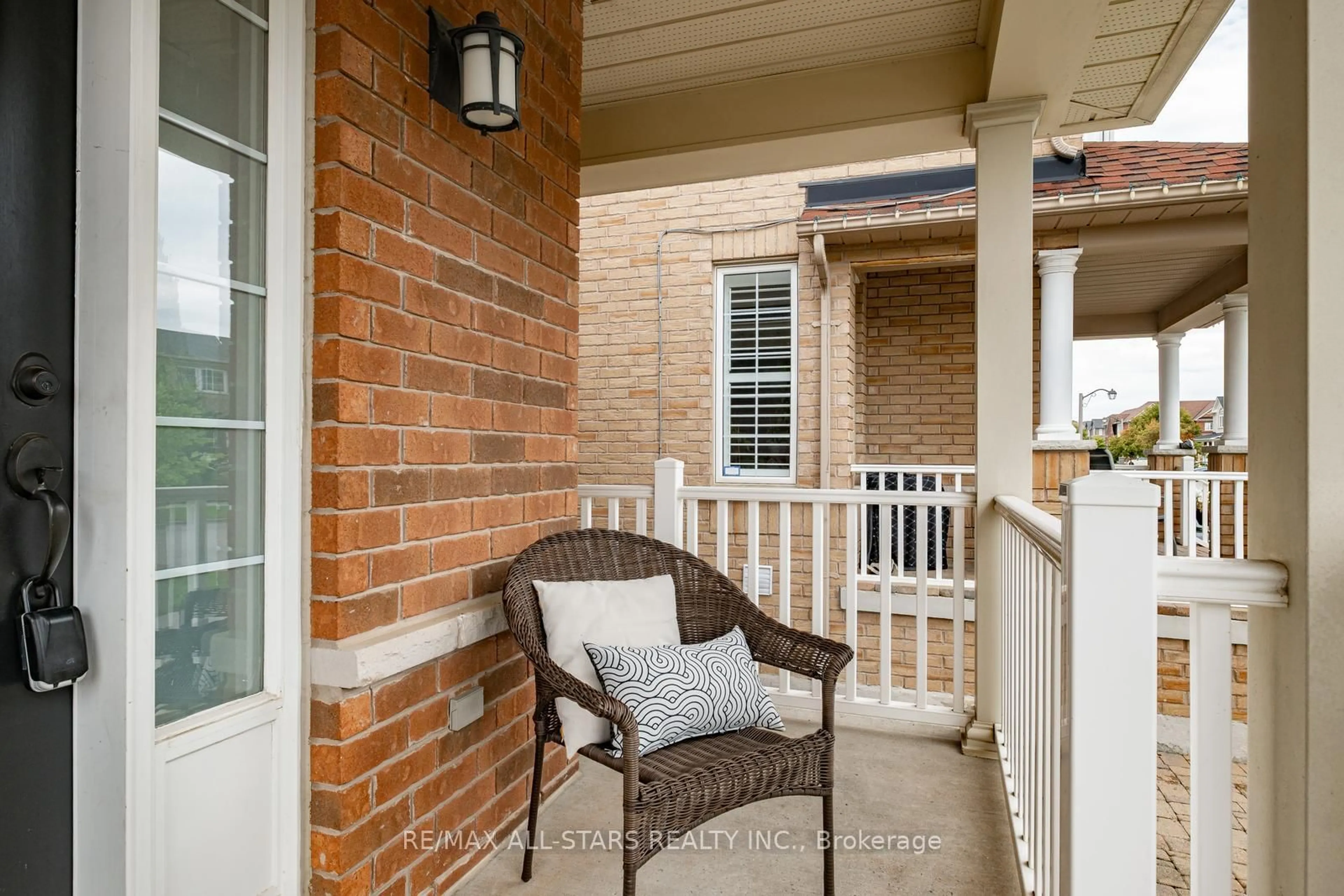 Patio, street for 69 Mantle Ave, Whitchurch-Stouffville Ontario L4A 0M8