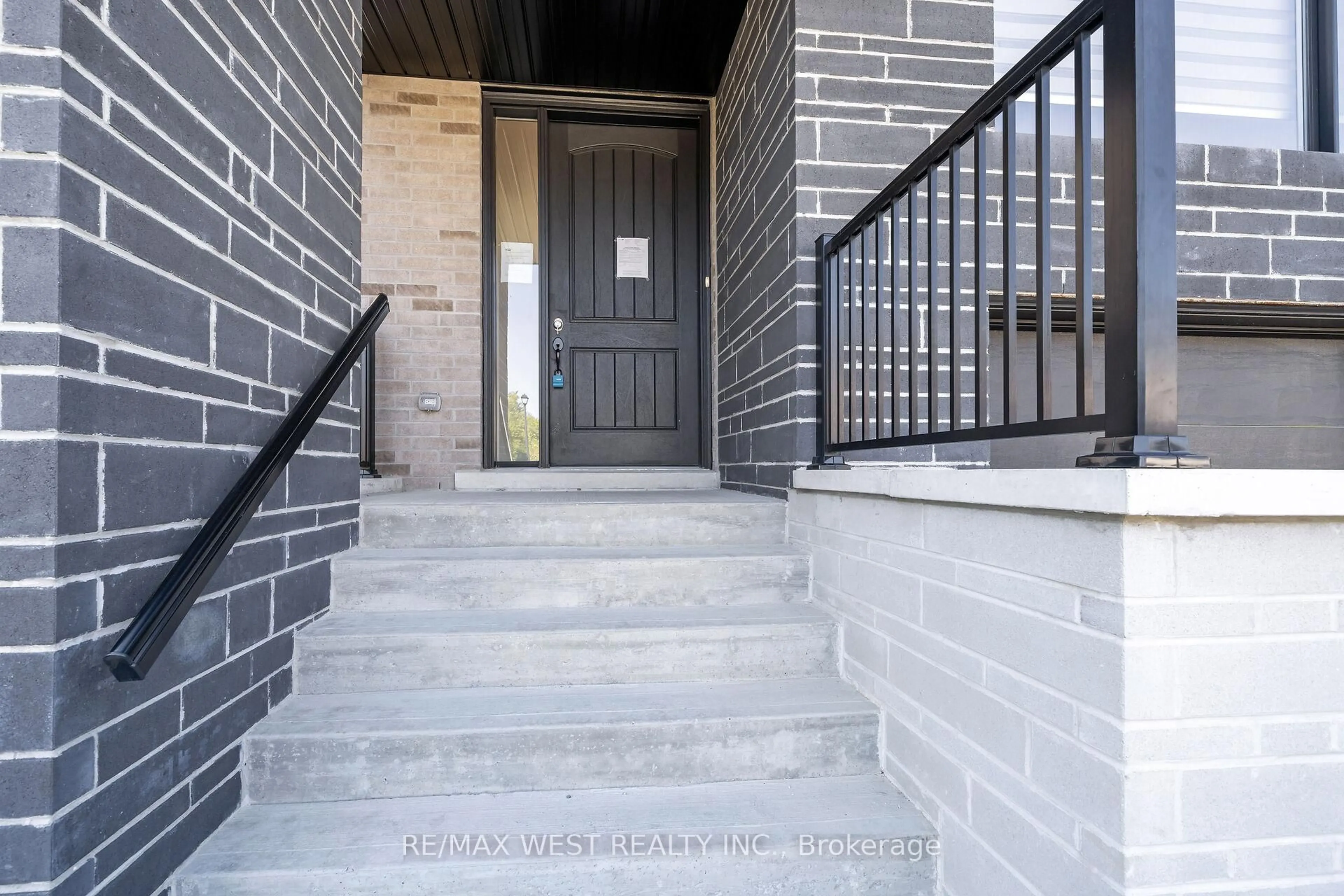 Stairs for 29 Direzze Crt, Richmond Hill Ontario L4C 5T8