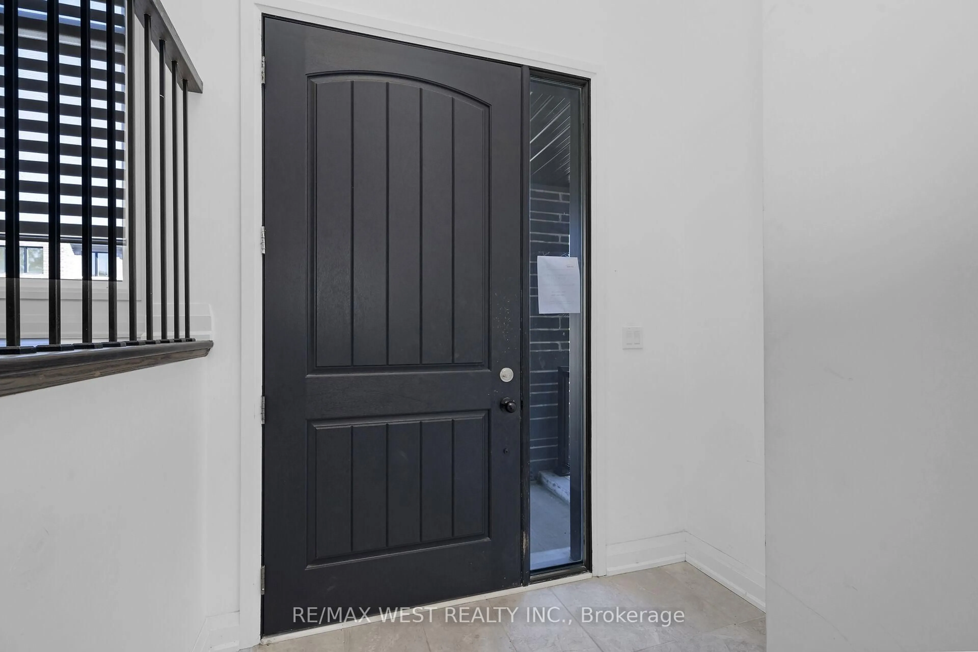 Indoor entryway for 29 Direzze Crt, Richmond Hill Ontario L4C 5T8