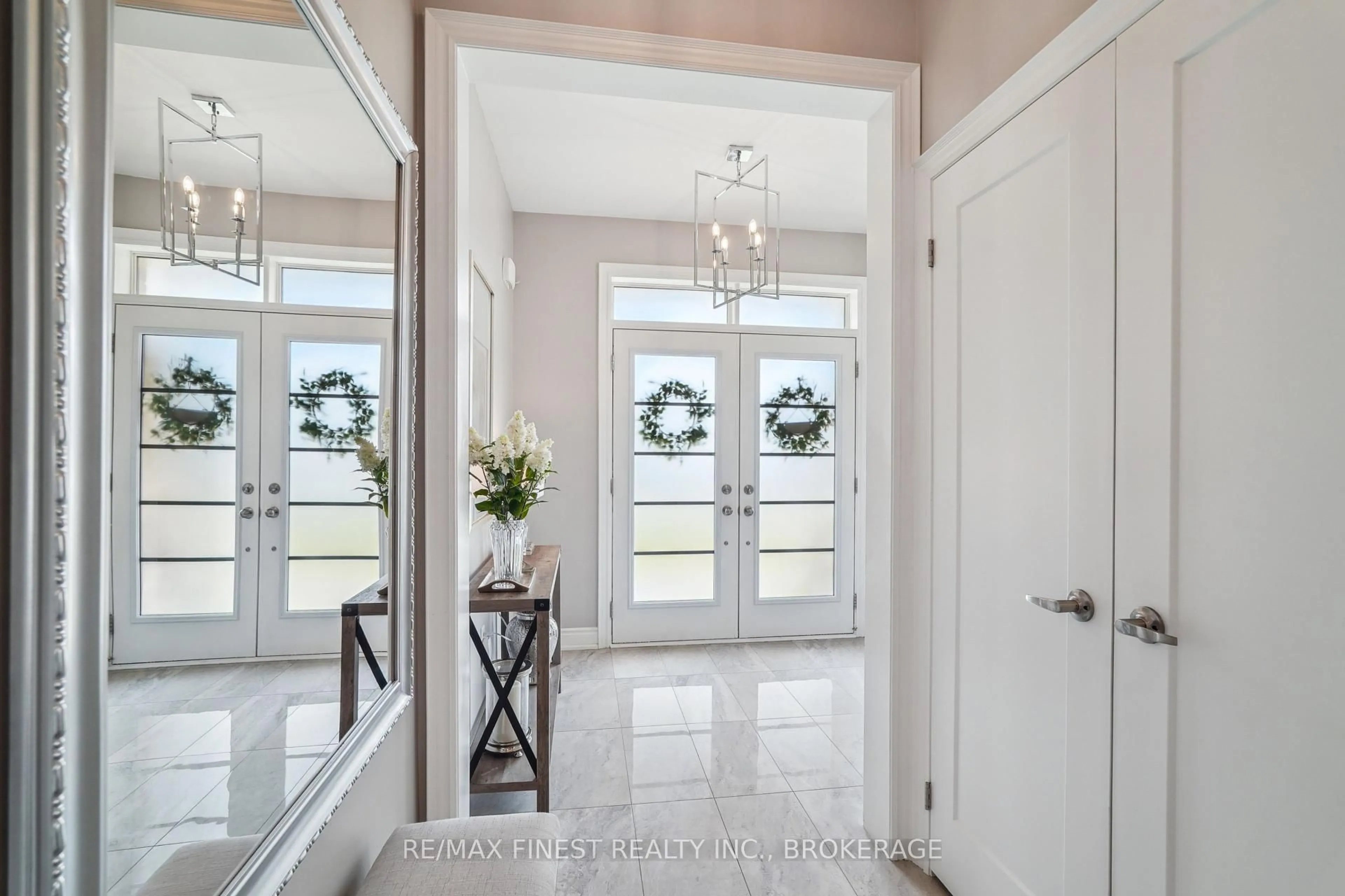 Indoor entryway for 171 Frederick Pearson St, East Gwillimbury Ontario L9N 0Y8