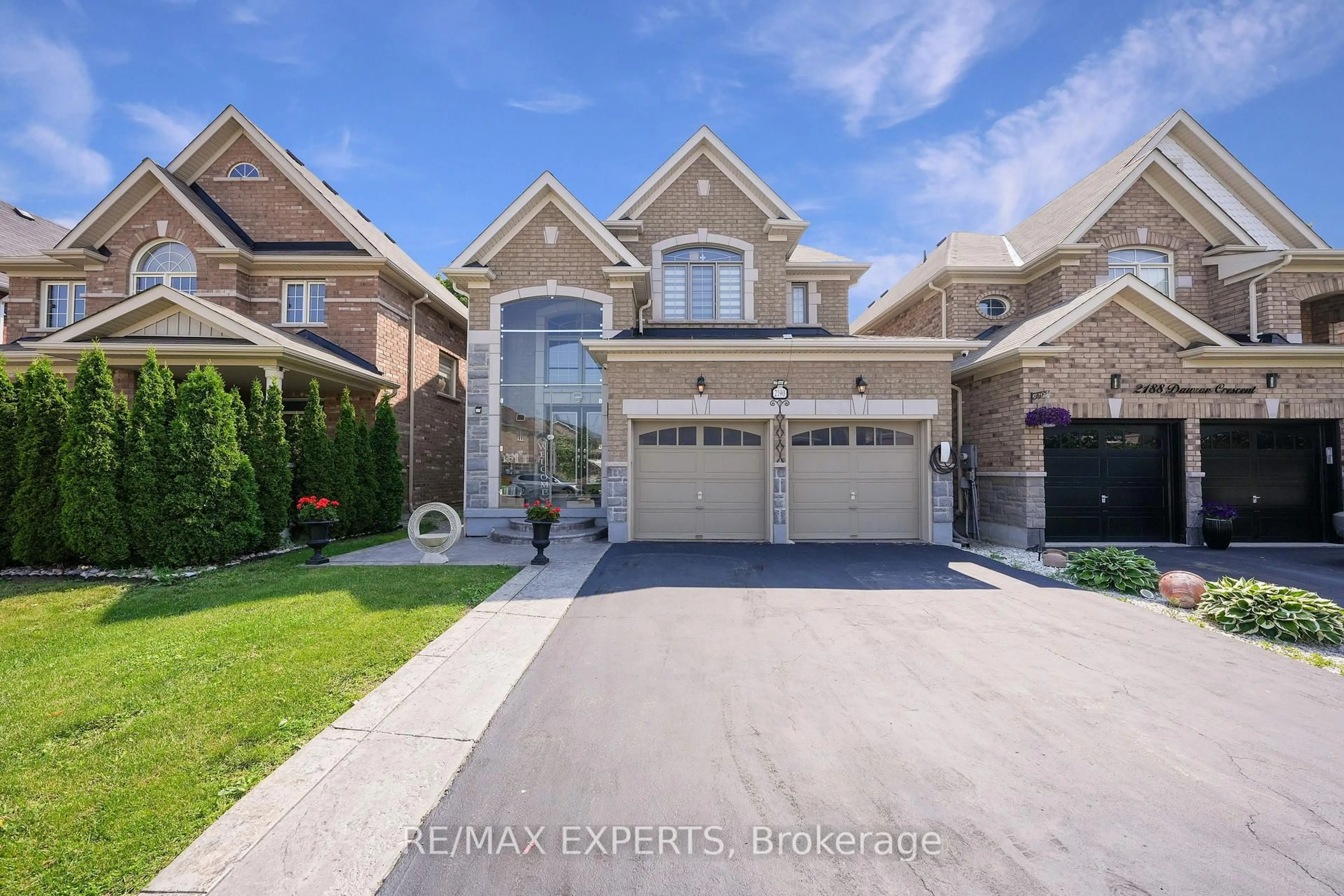 Home with brick exterior material, street for 2190 Dawson Cres, Innisfil Ontario L9S 0G9