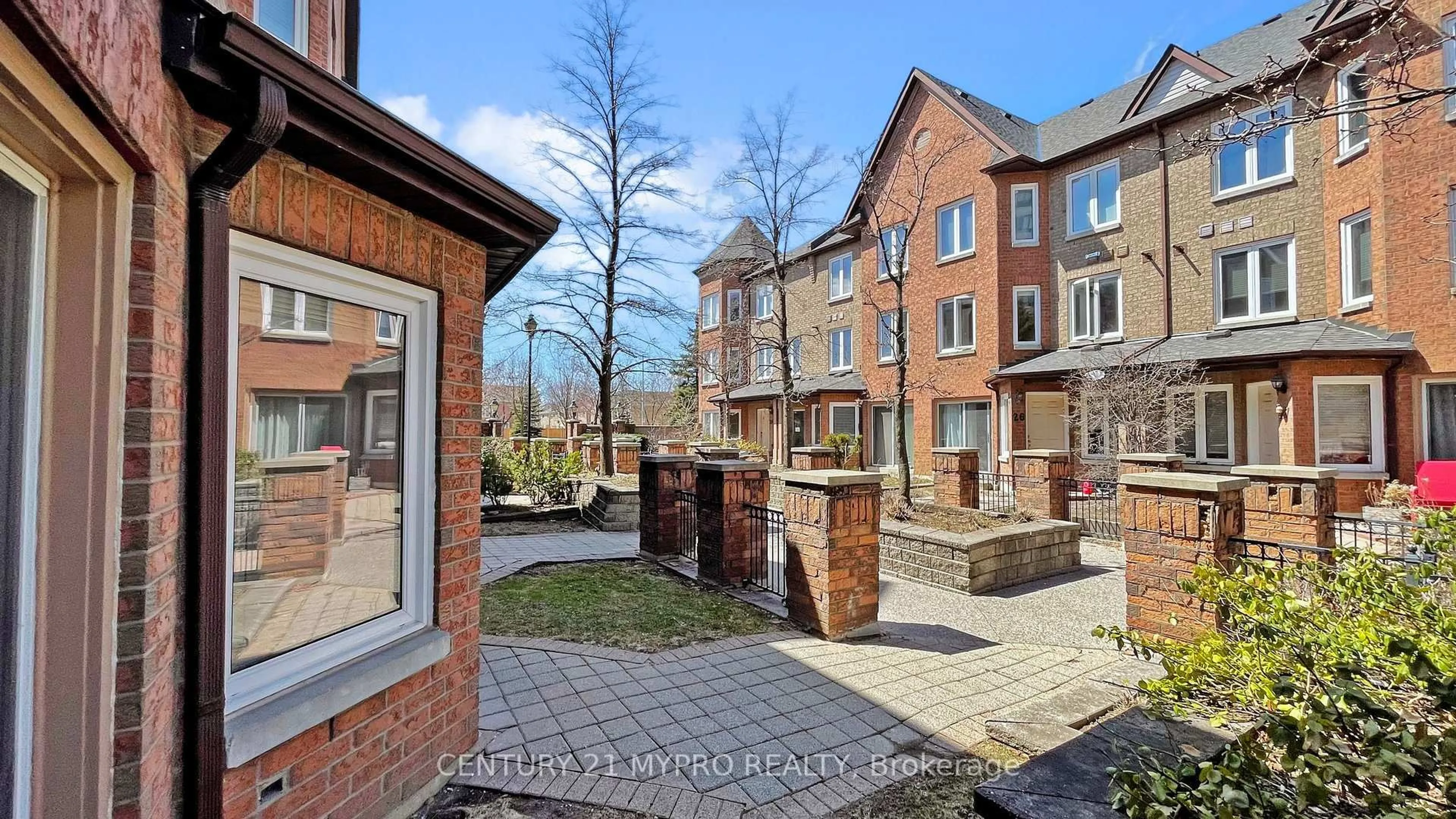 A pic from outside/outdoor area/front of a property/back of a property/a pic from drone, street for 735 New Westminster Dr #32, Vaughan Ontario L4J 7Y9