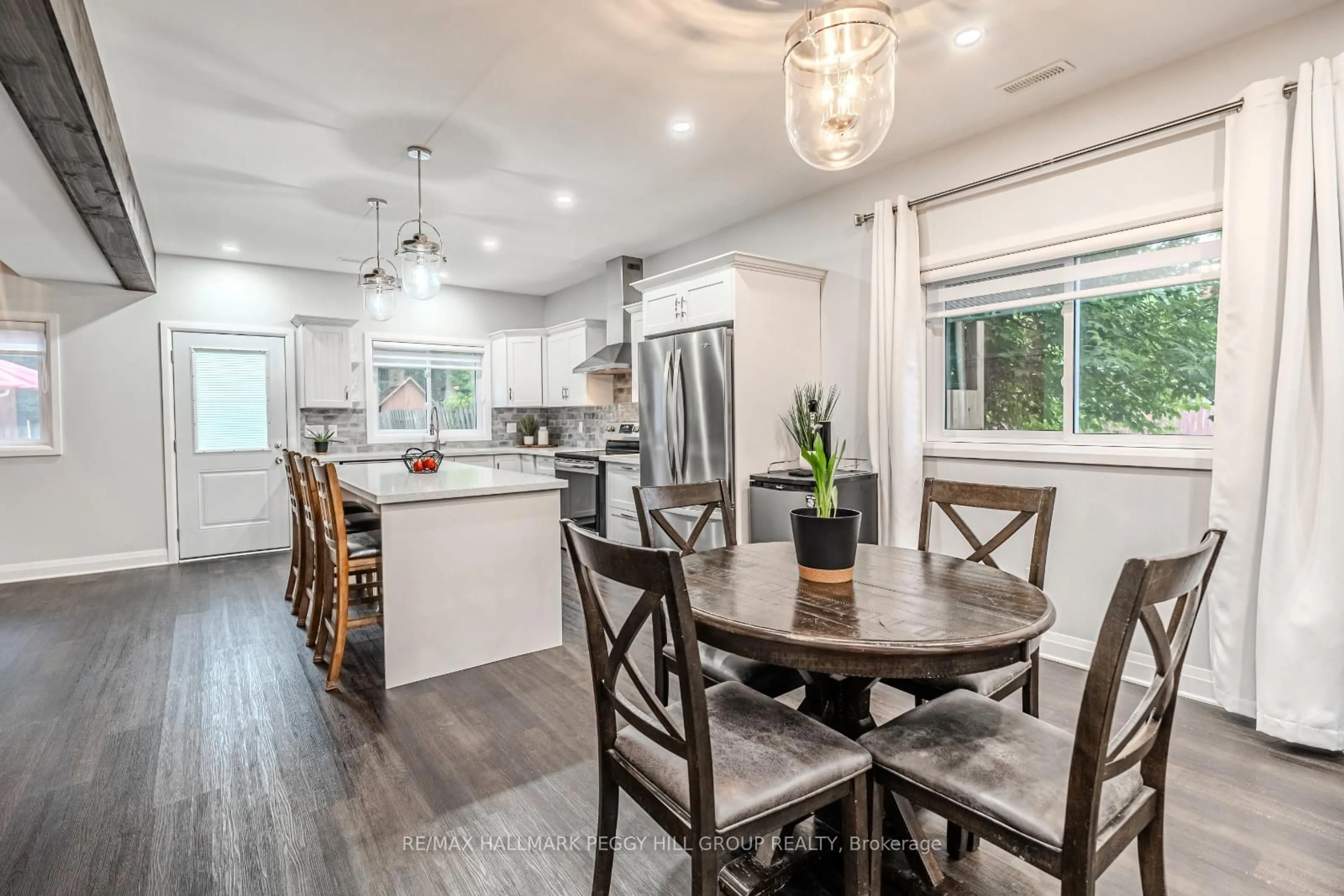 Open concept kitchen, unknown for 679 10th Line, Innisfil Ontario L9S 3N2
