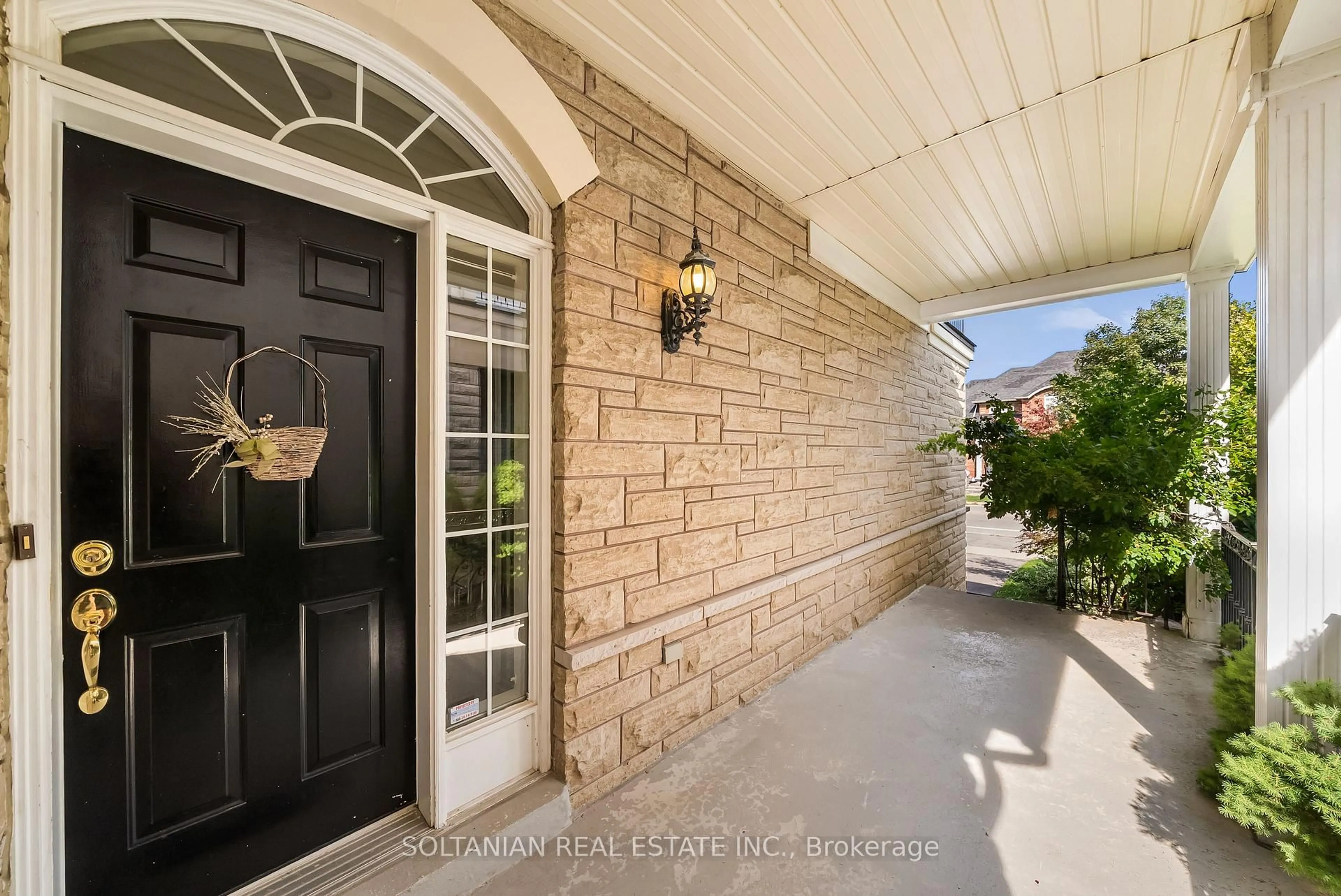 Indoor entryway for 242 Frank Endean Rd, Richmond Hill Ontario L4S 2C4