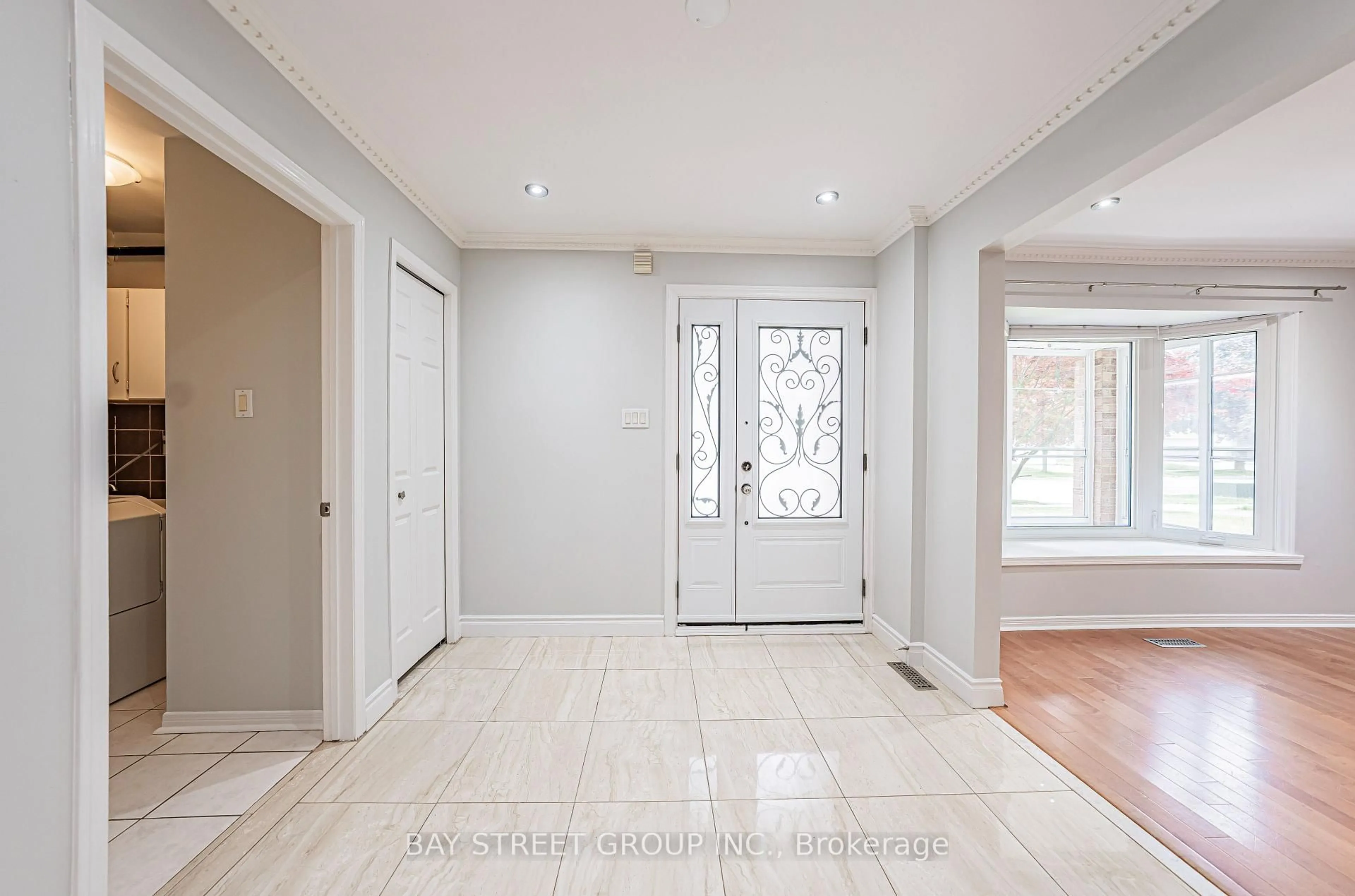 Indoor entryway for 547 Raymerville Dr, Markham Ontario L3P 6G3