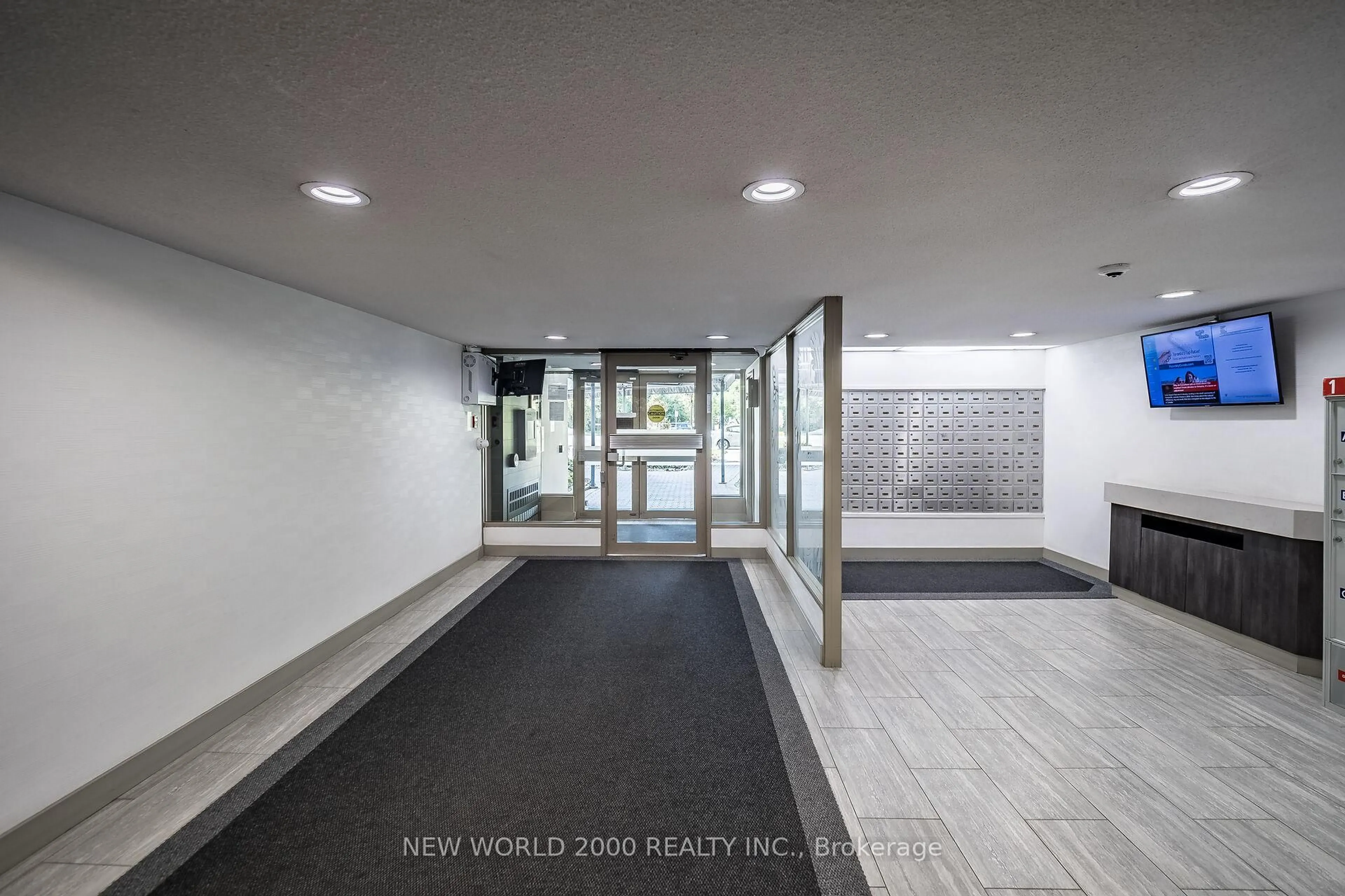 Indoor foyer for 7811 Yonge St #410, Markham Ontario L3T 4S3