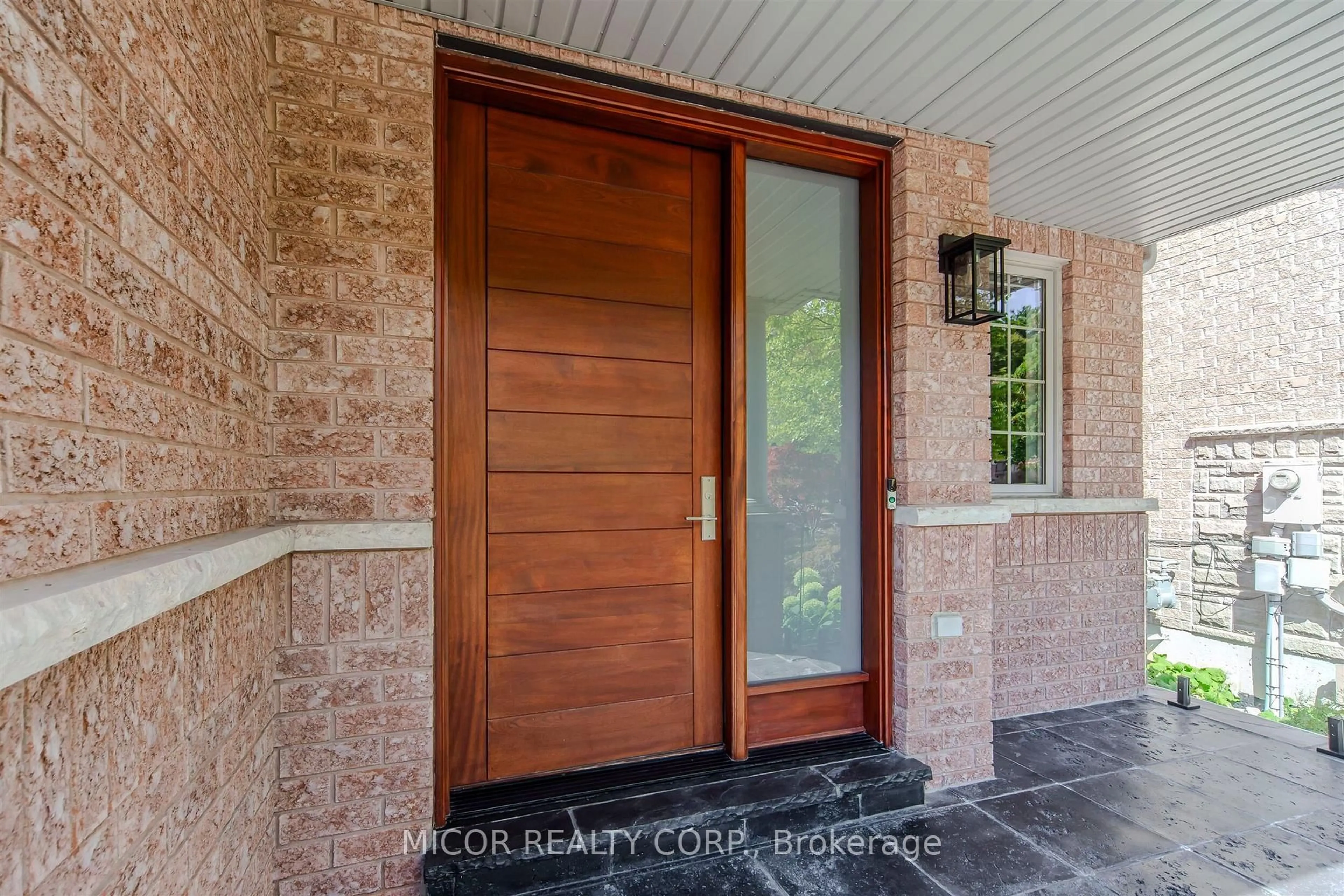 Indoor entryway for 402 Maria Antonia Rd, Vaughan Ontario L4H 0X5
