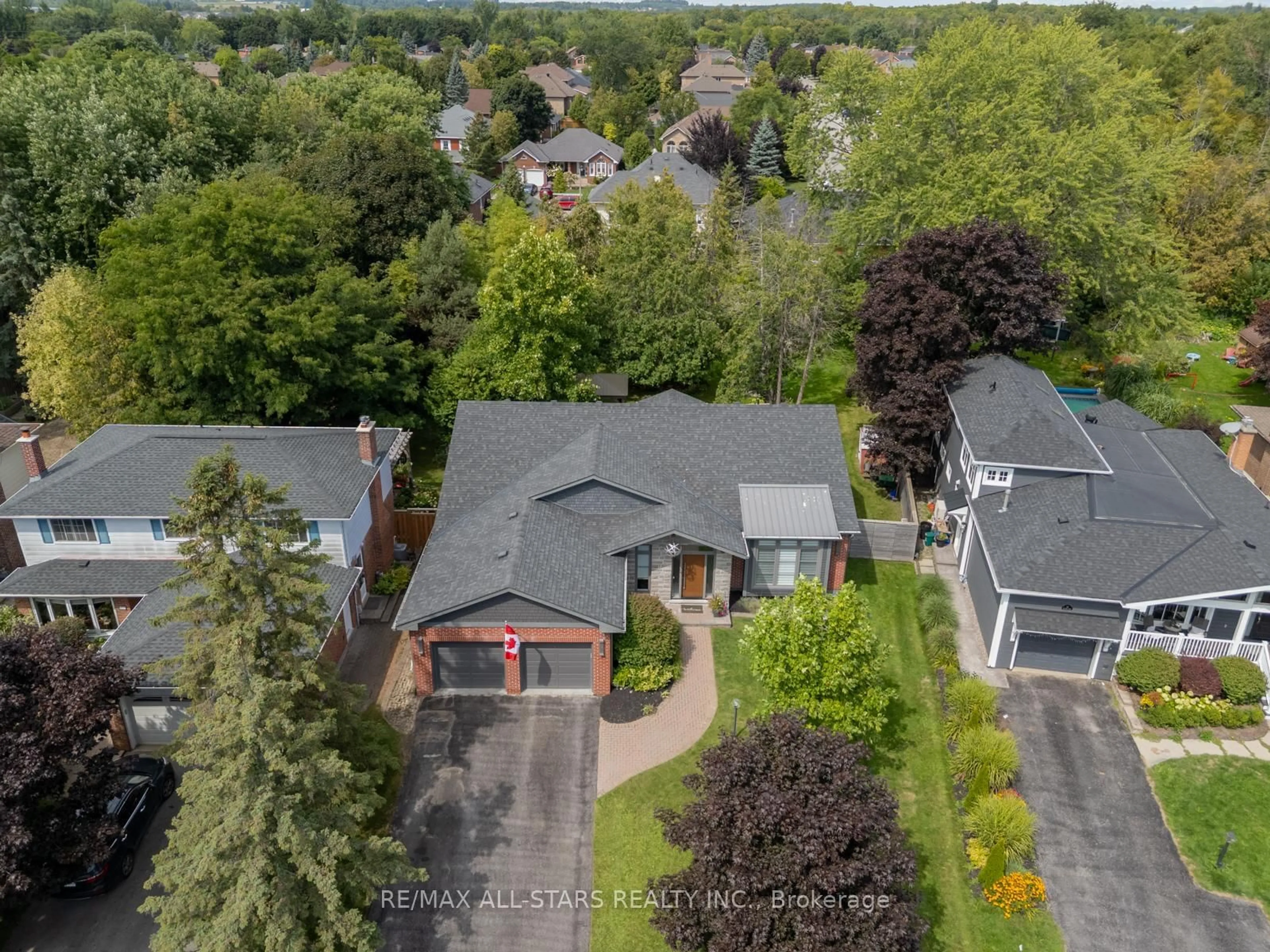A pic from outside/outdoor area/front of a property/back of a property/a pic from drone, street for 85 Manitoba St, Whitchurch-Stouffville Ontario L4A 4T3