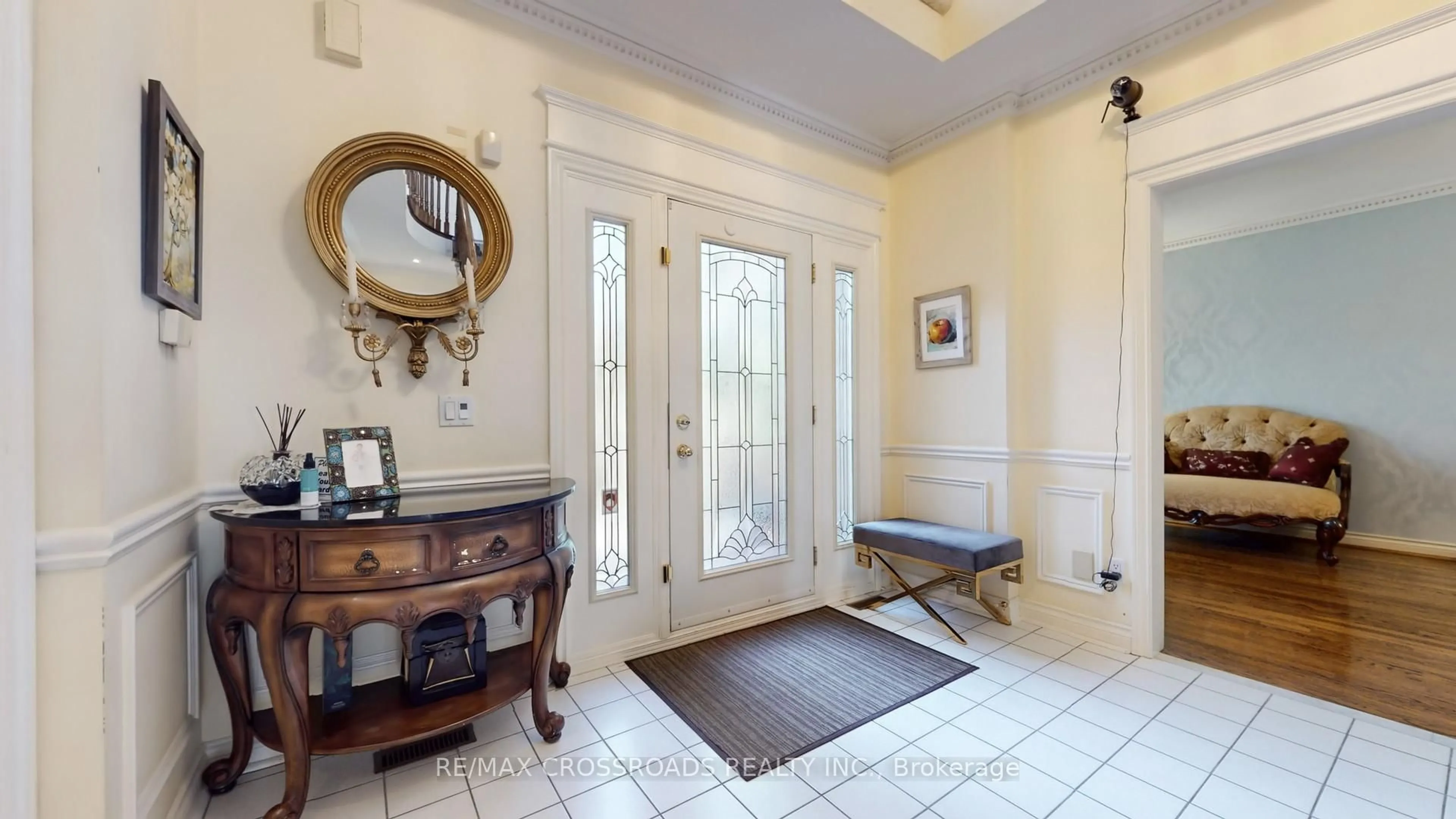 Indoor entryway for 92 Braeside Sq, Markham Ontario L3R 0A5