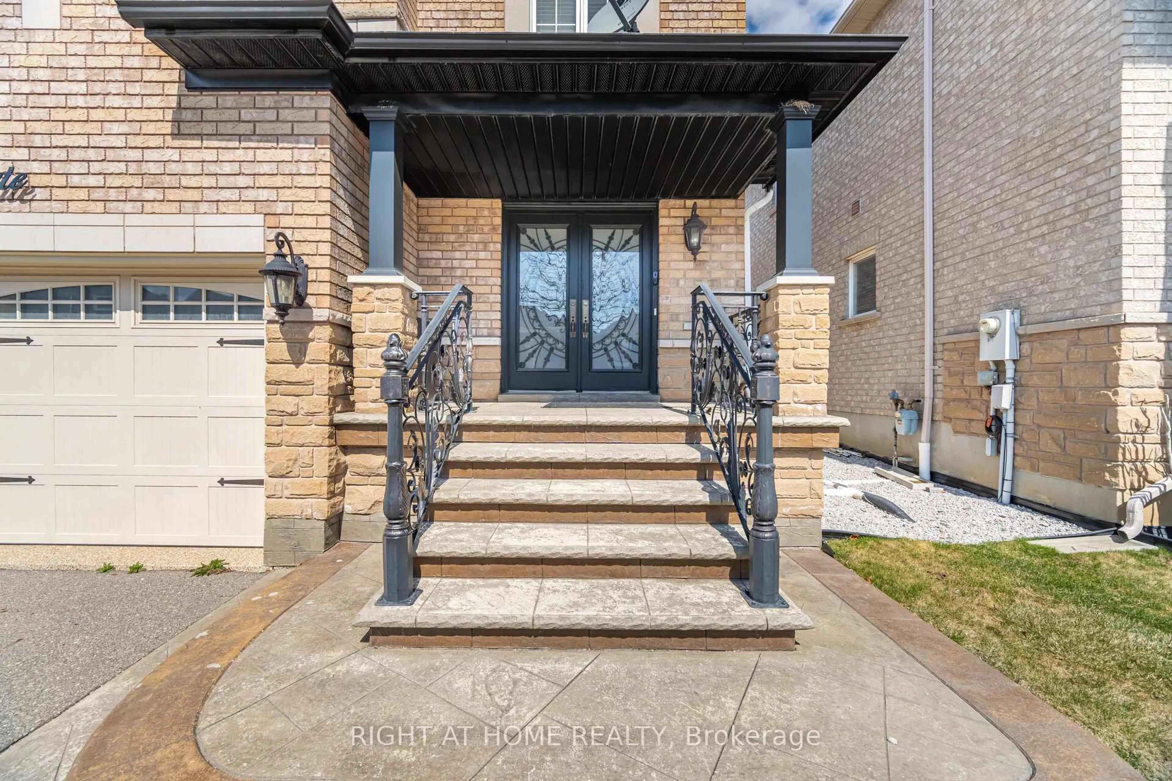 Unknown for 204 Lormel Gate, Vaughan Ontario L4H 0C9