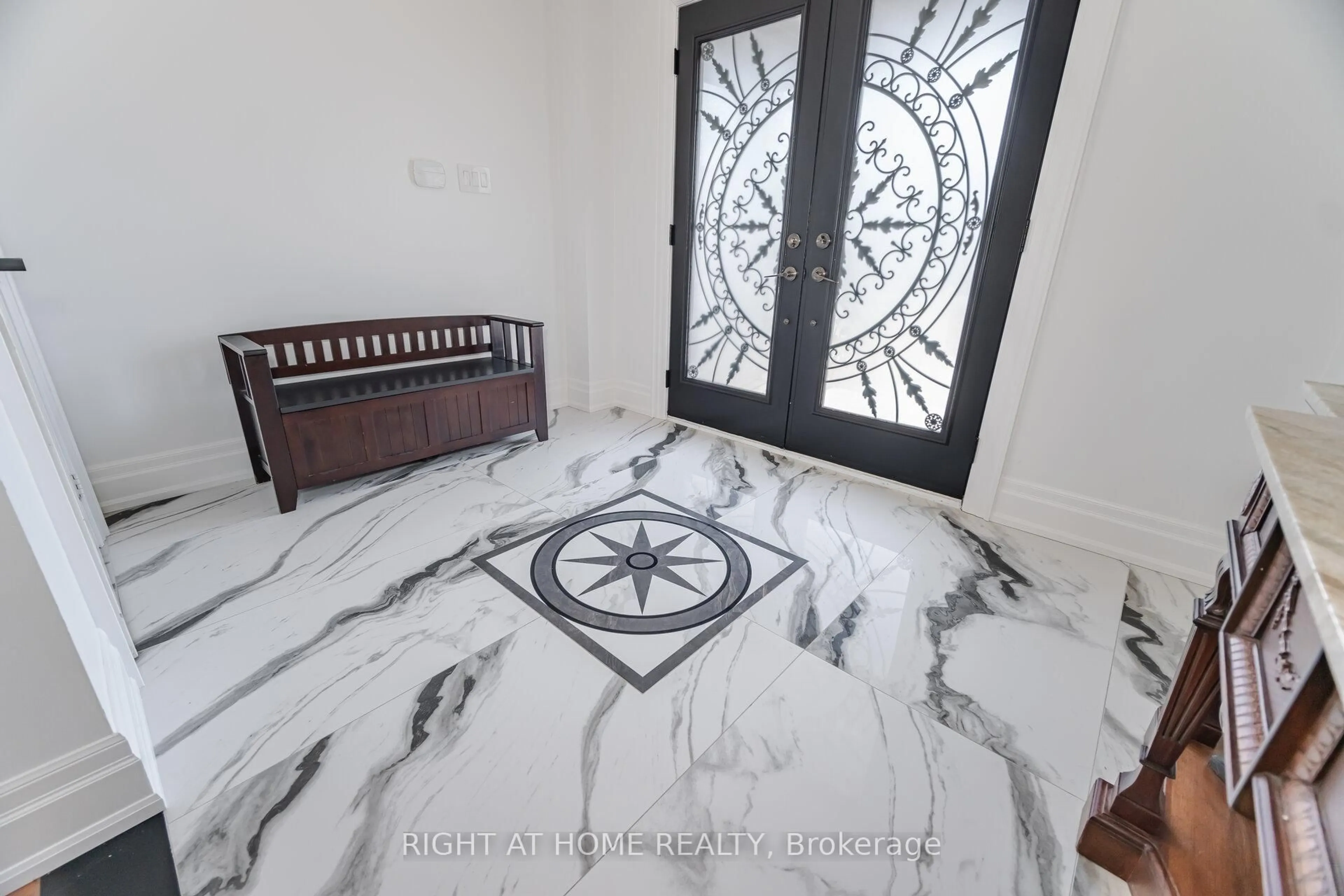 Indoor foyer for 204 Lormel Gate, Vaughan Ontario L4H 0C9