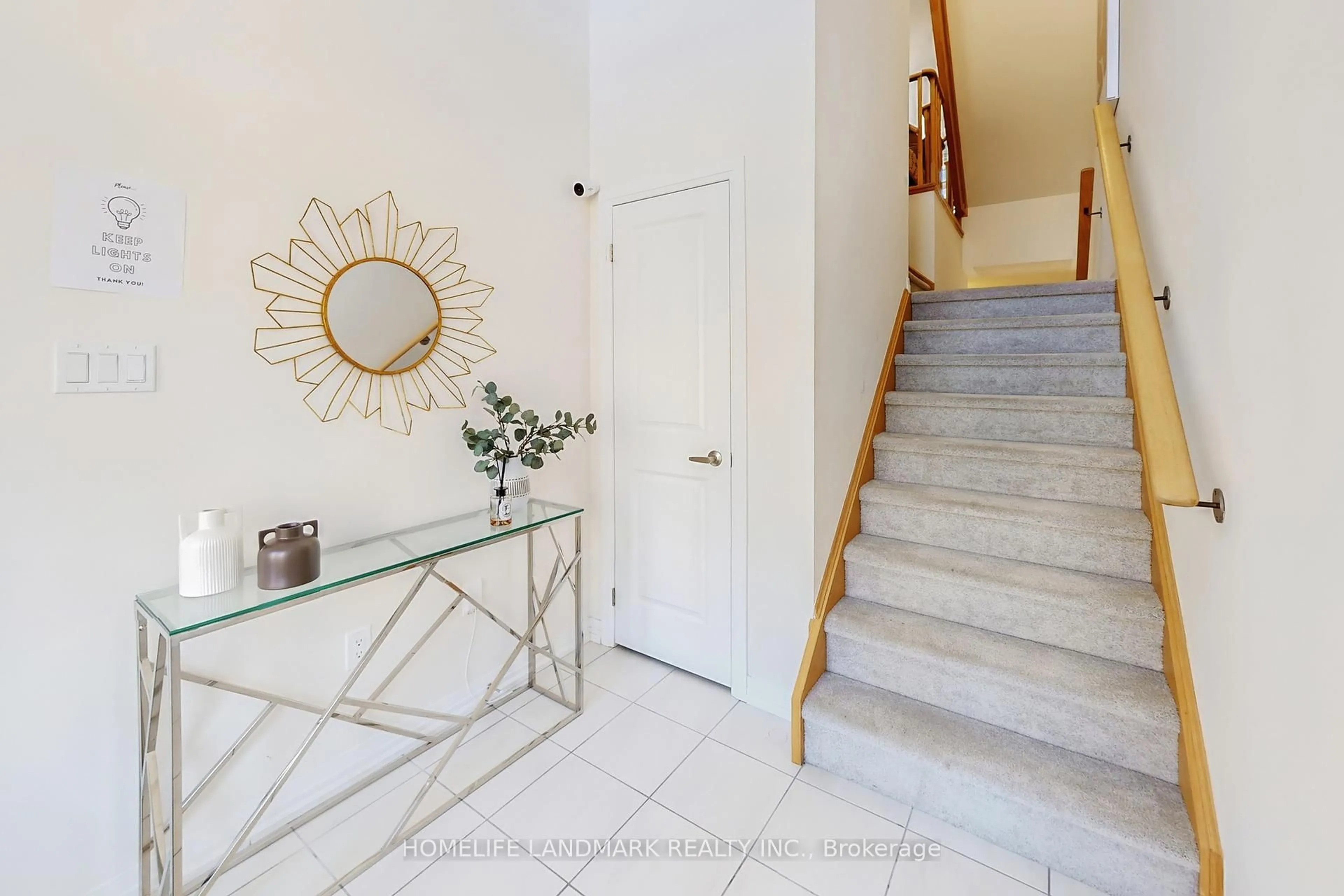 Indoor entryway for 32 Sissons Way, Markham Ontario L6B 1R2