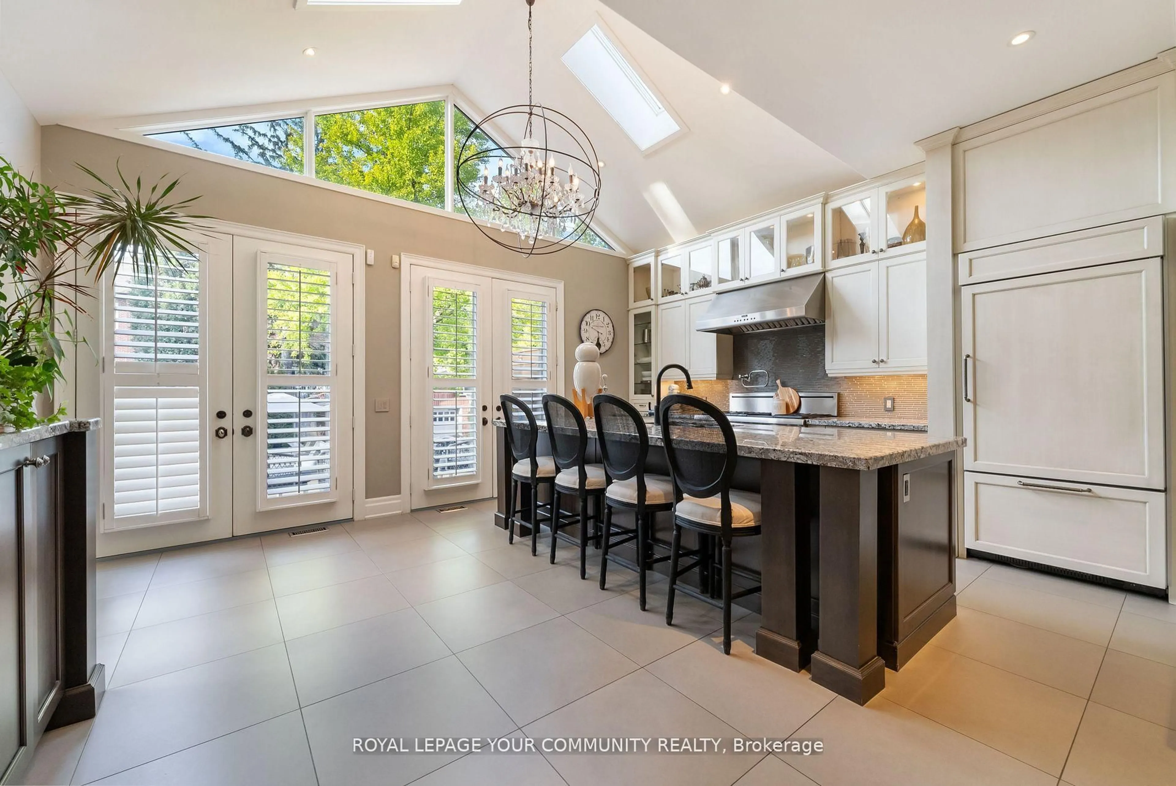 Open concept kitchen, ceramic/tile floor for 48 May Ave, Richmond Hill Ontario L4C 3S6