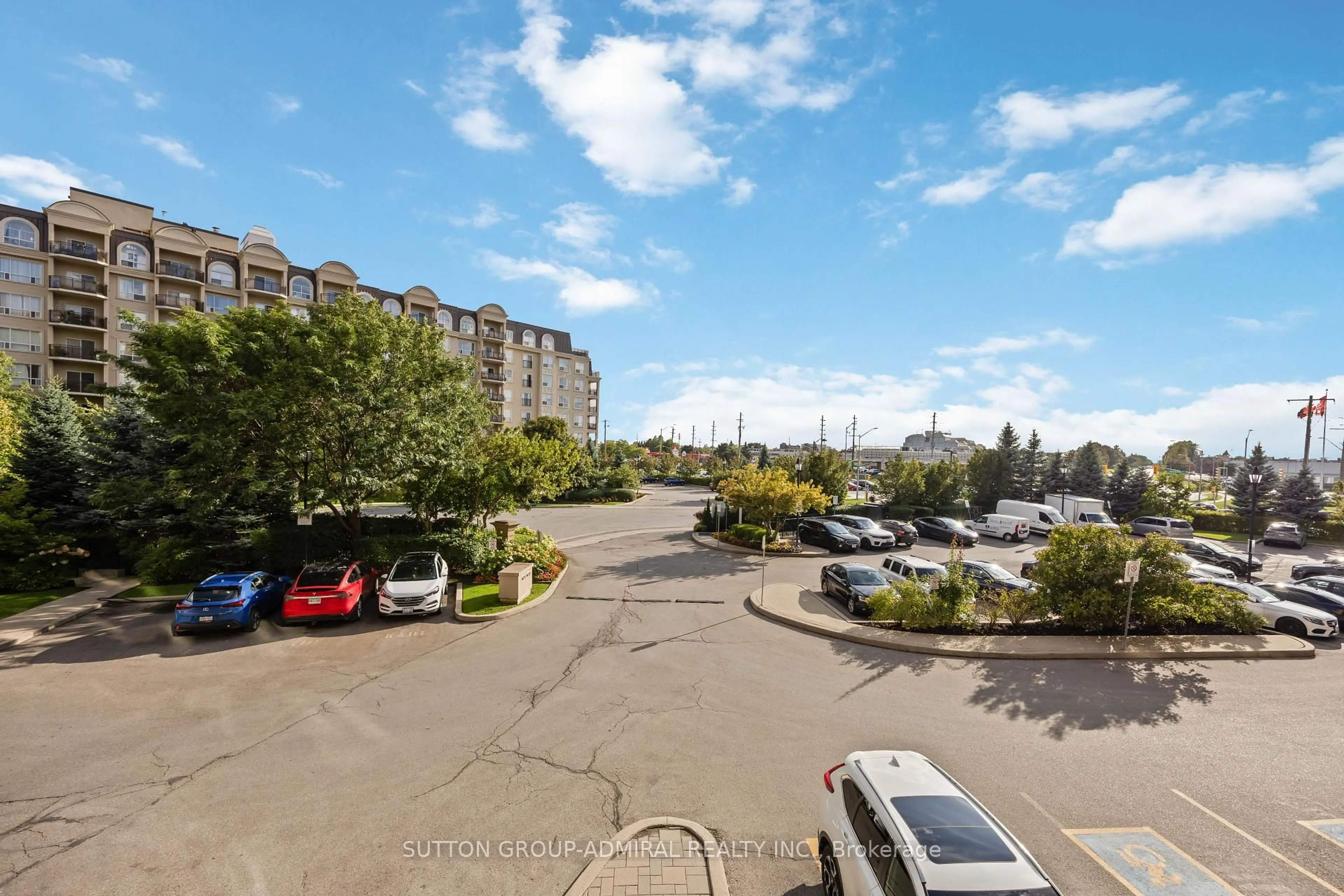A pic from outside/outdoor area/front of a property/back of a property/a pic from drone, unknown for 2 Maison Parc Crt #218, Vaughan Ontario L4J 9K5