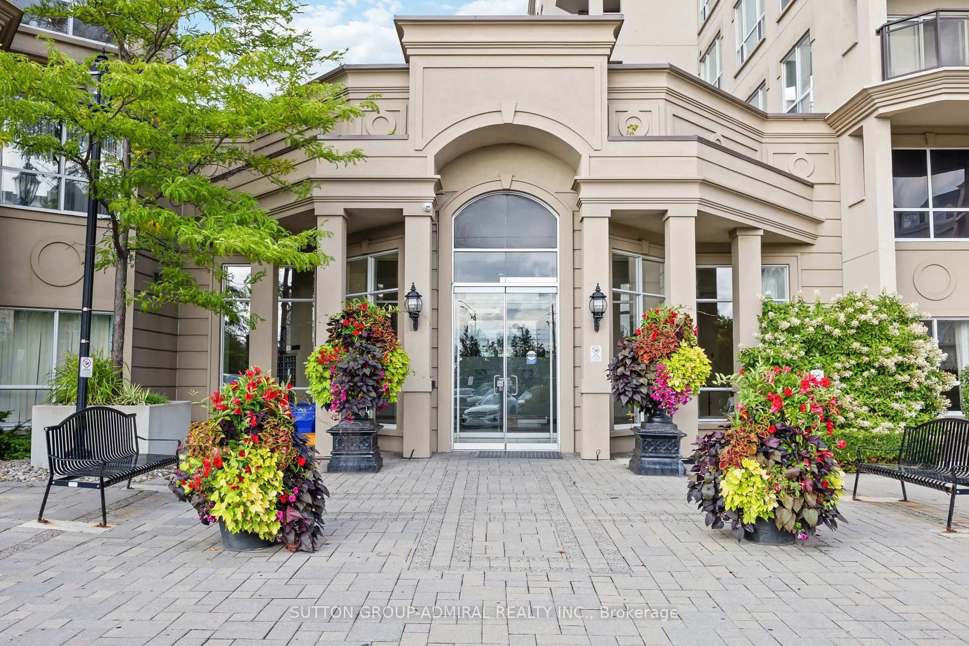 Unknown for 2 Maison Parc Crt #218, Vaughan Ontario L4J 9K5