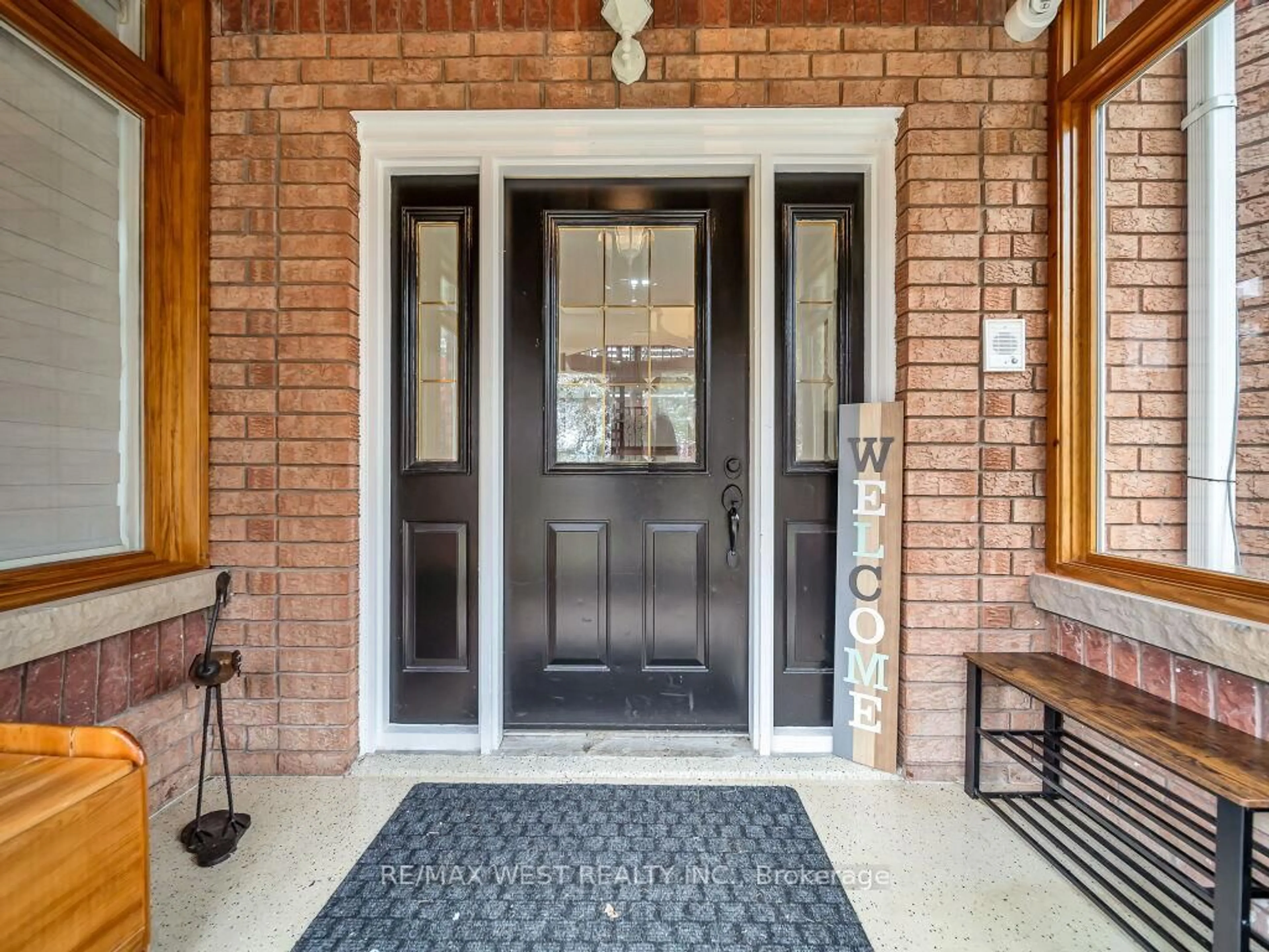 Indoor entryway for 5679 8th Line, New Tecumseth Ontario L0G 1A0