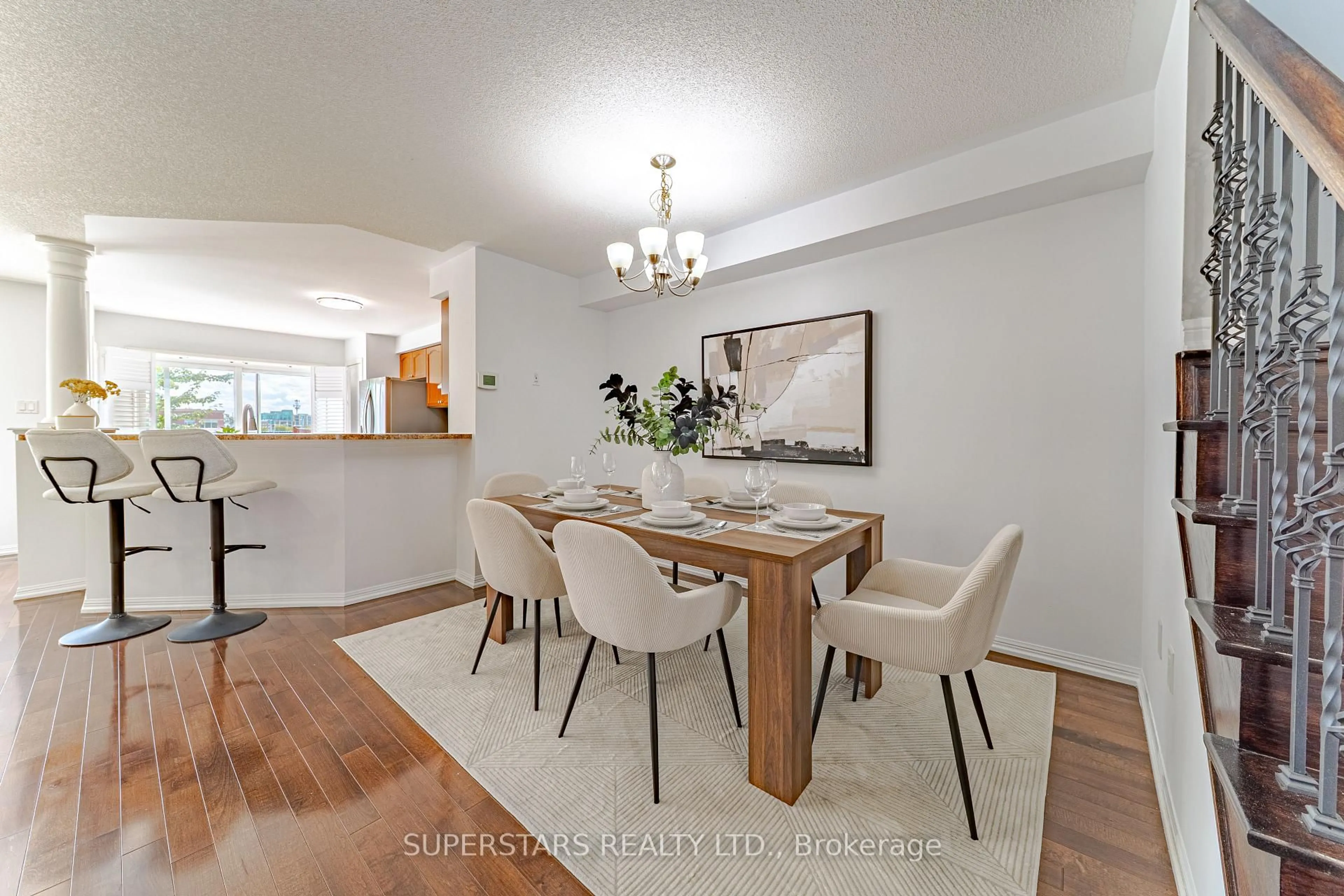 Dining room, wood/laminate floor for 66 Fernglen Cres, Whitchurch-Stouffville Ontario L4A 0Z7
