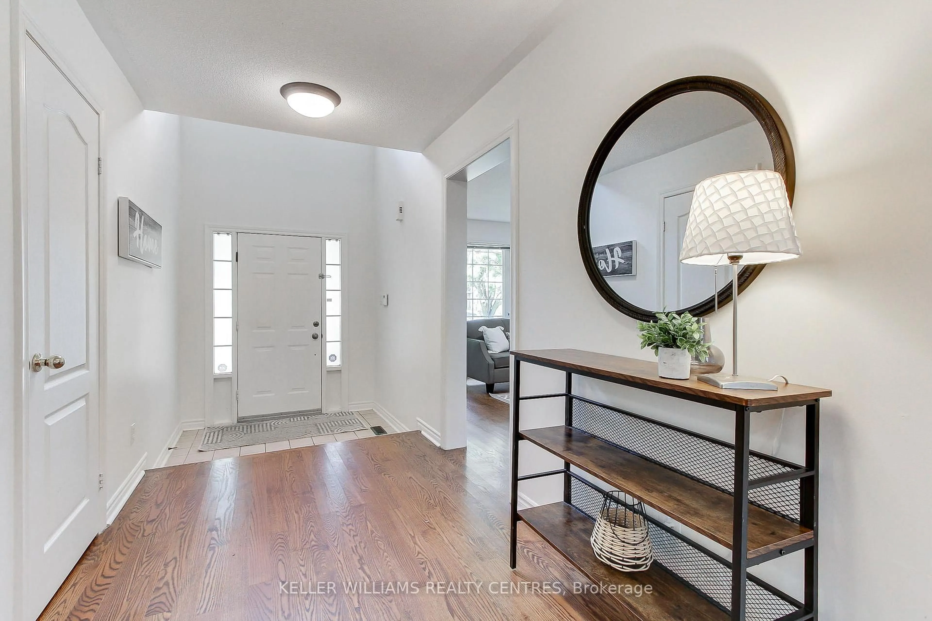 Indoor entryway for 471 Binns Ave, Newmarket Ontario L3X 1T8