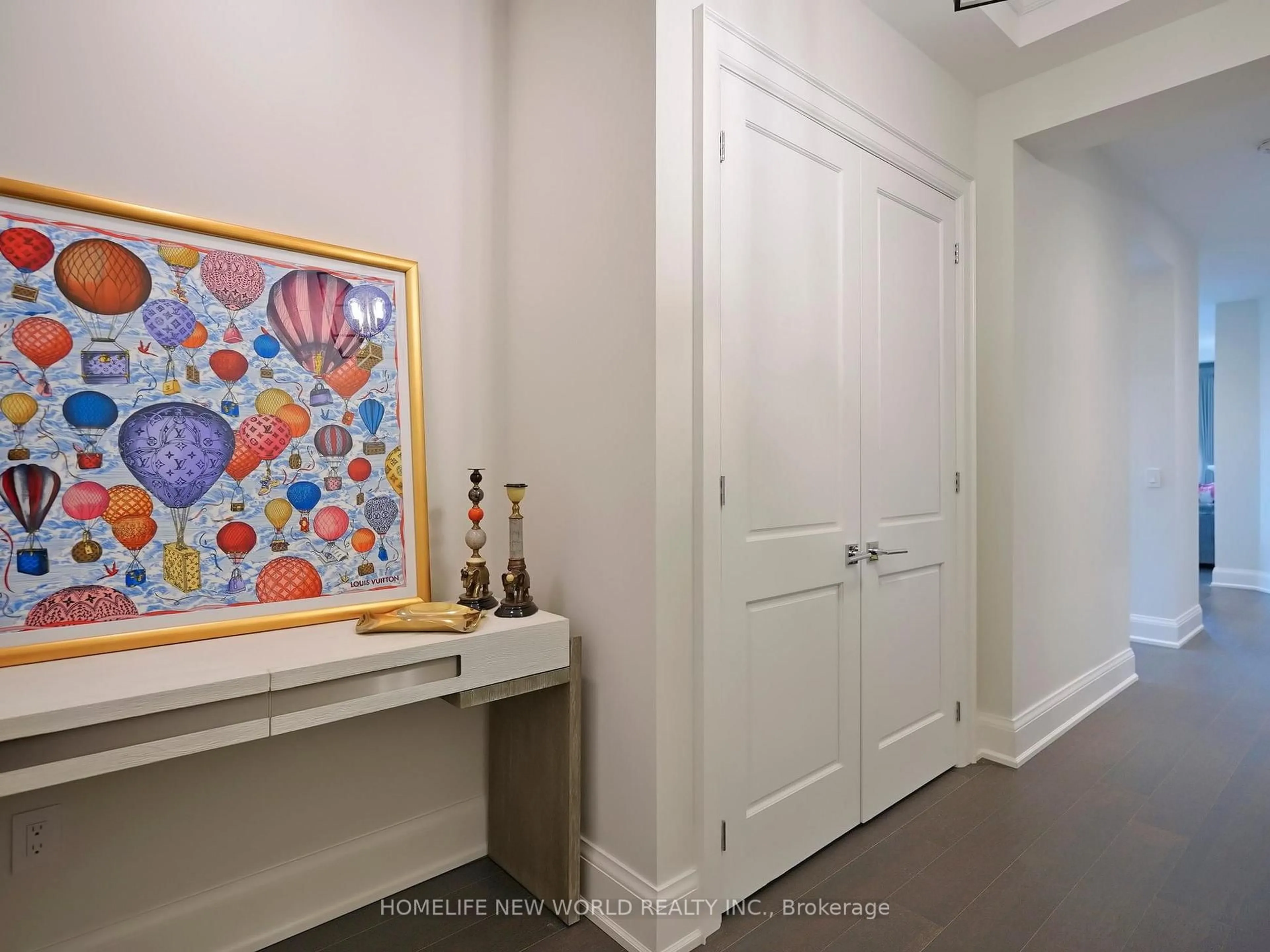 Indoor entryway for 208 Main St. Unionville #401, Markham Ontario L3R 6J8