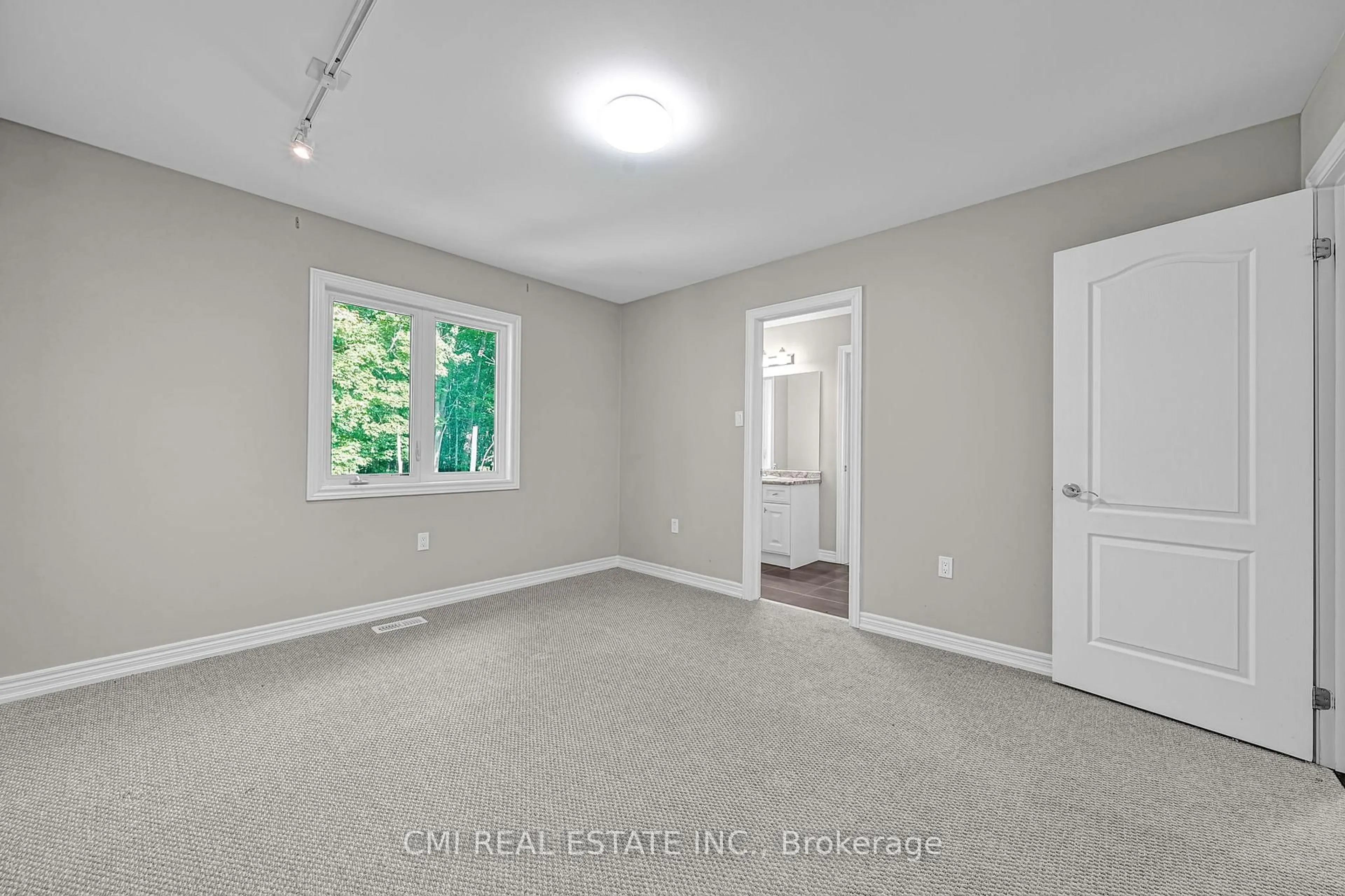 A pic of a room for 21 Scotia Rd, Georgina Ontario L0E 1R0