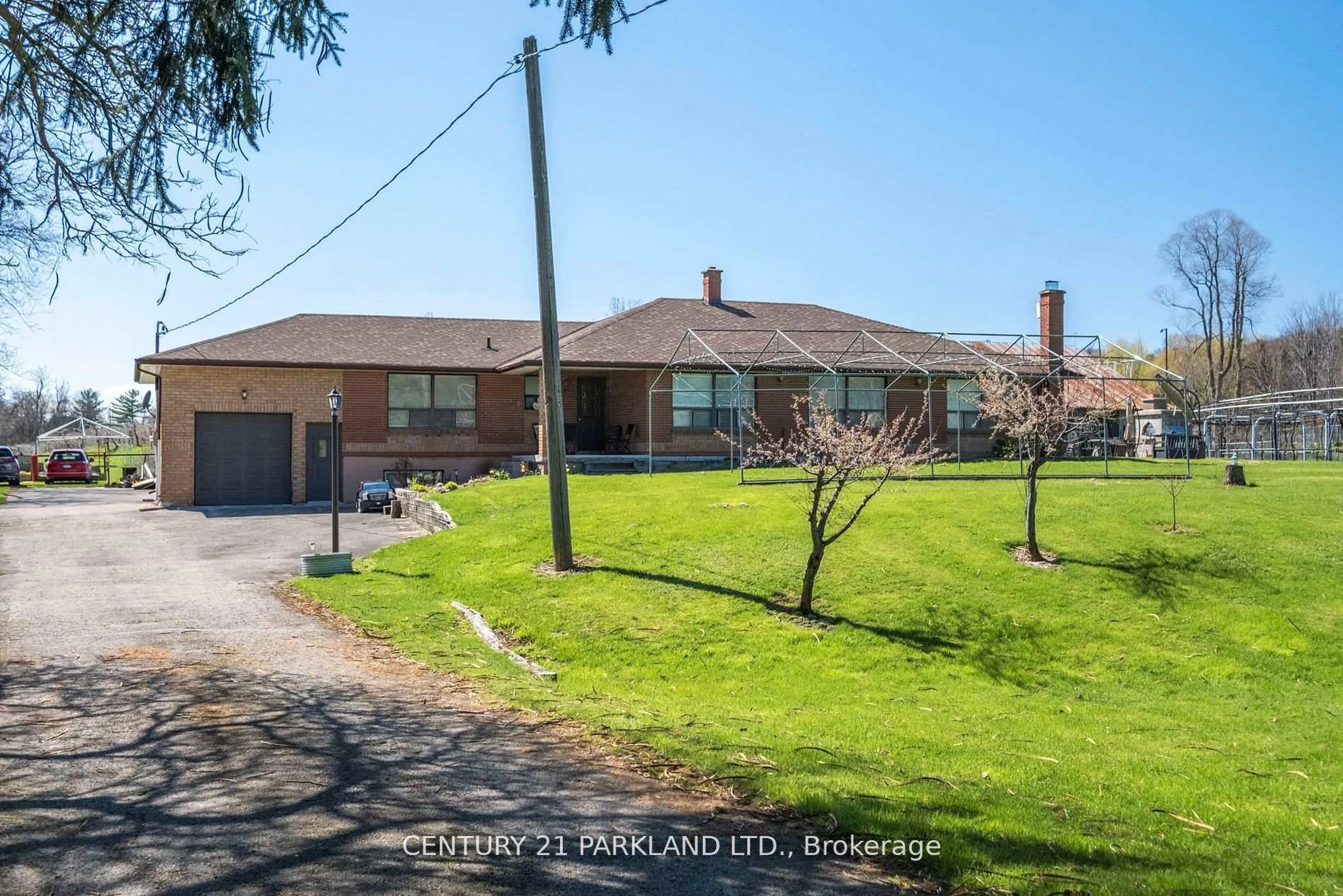A pic from outside/outdoor area/front of a property/back of a property/a pic from drone, street for 14420 Jane St, King Ontario L7B 1A3